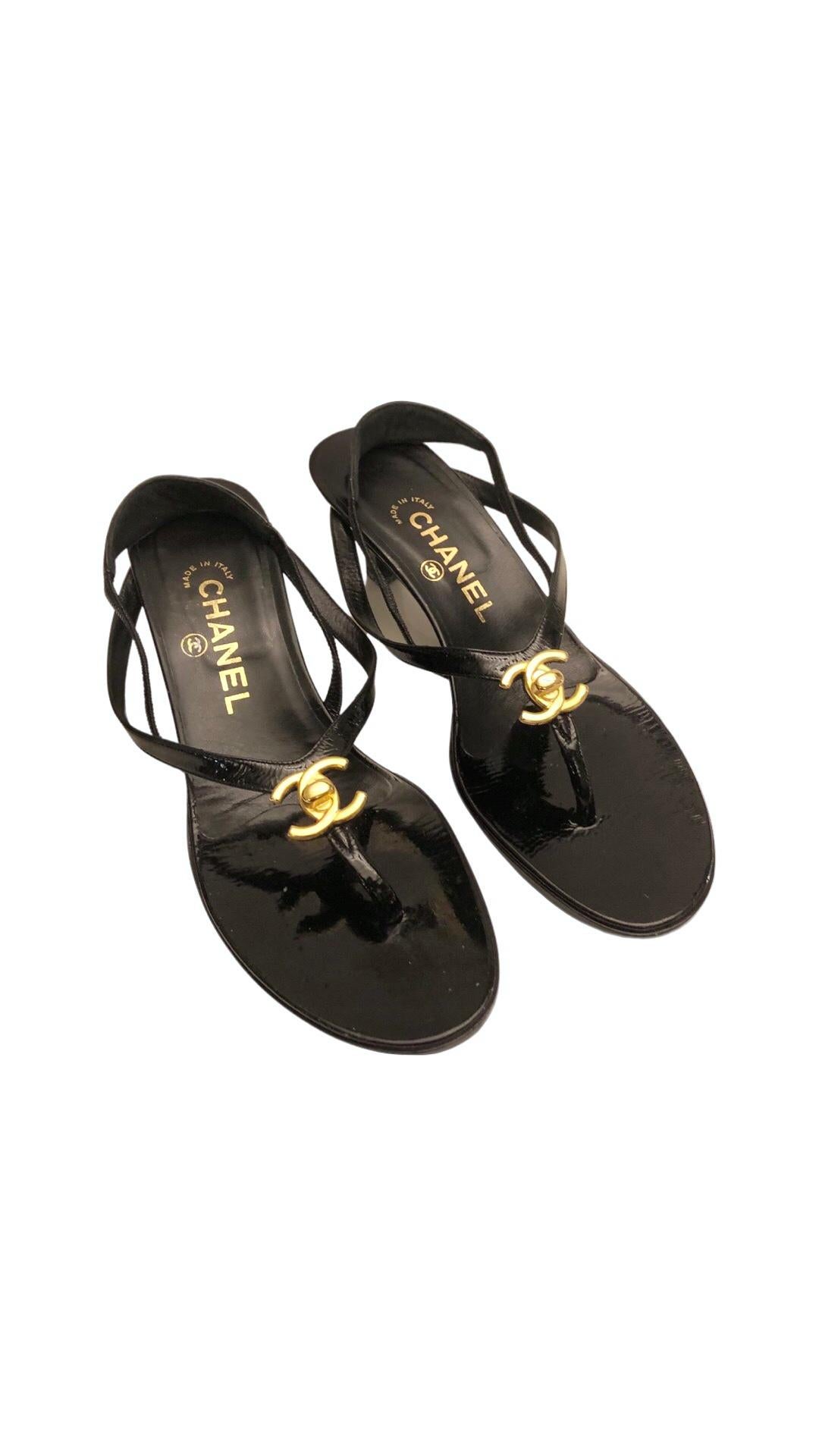 - Vintage 90s Chanel gold hardware CC black patent leather sandals heels. 

- size 38.5 

