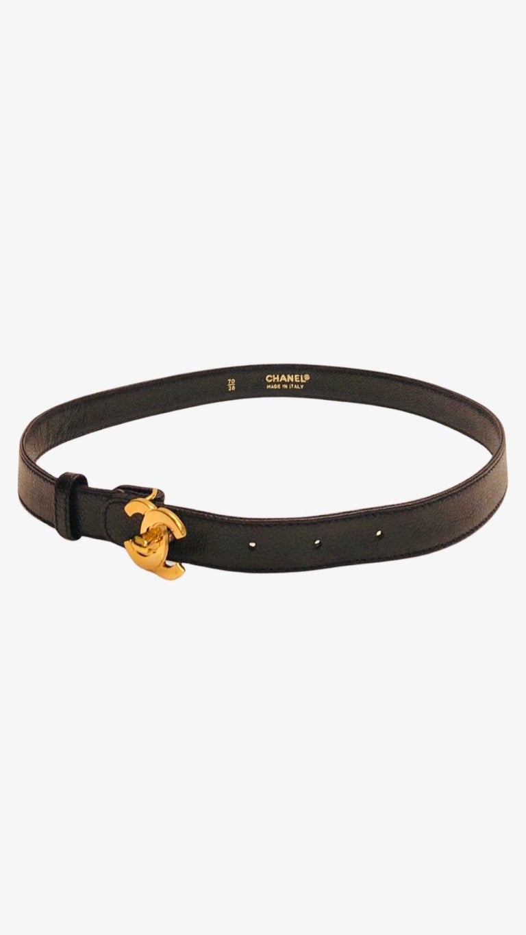 - Vintage 90s Chanel gold hardware CC logo caviar belt,

- Size 70/28

- Length: 31cm. Width: 2.2cm. 