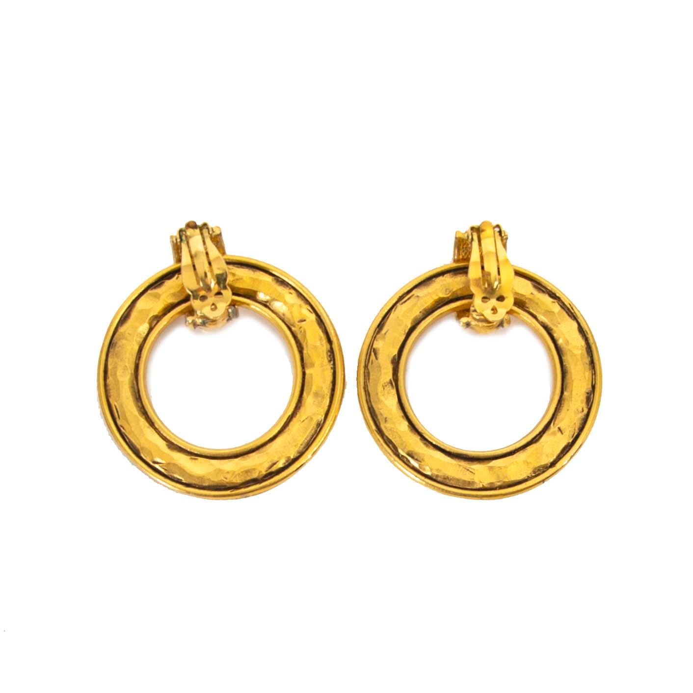 Chanel Gold Hoop Clip-on Earrings (Zeitgenössisch)