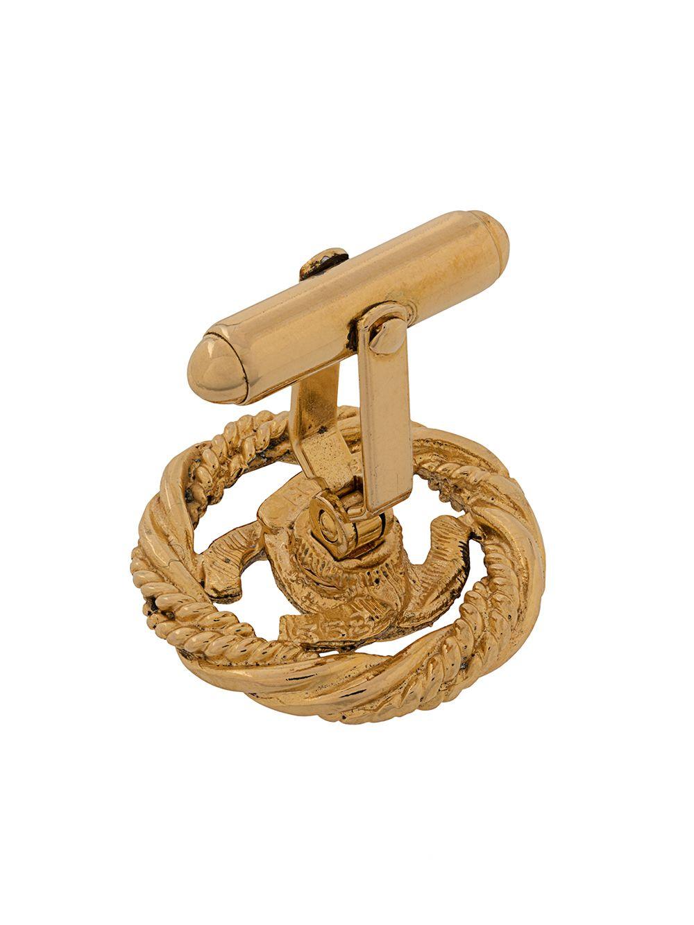 Meticulously crafted in France from yellow-gold tone metal, this exquisite pair of cufflinks from Chanel are a symbol of innovation and creativity, showcasing a unique CC embellished knot design, a round shape and a toggle fastening.

This item