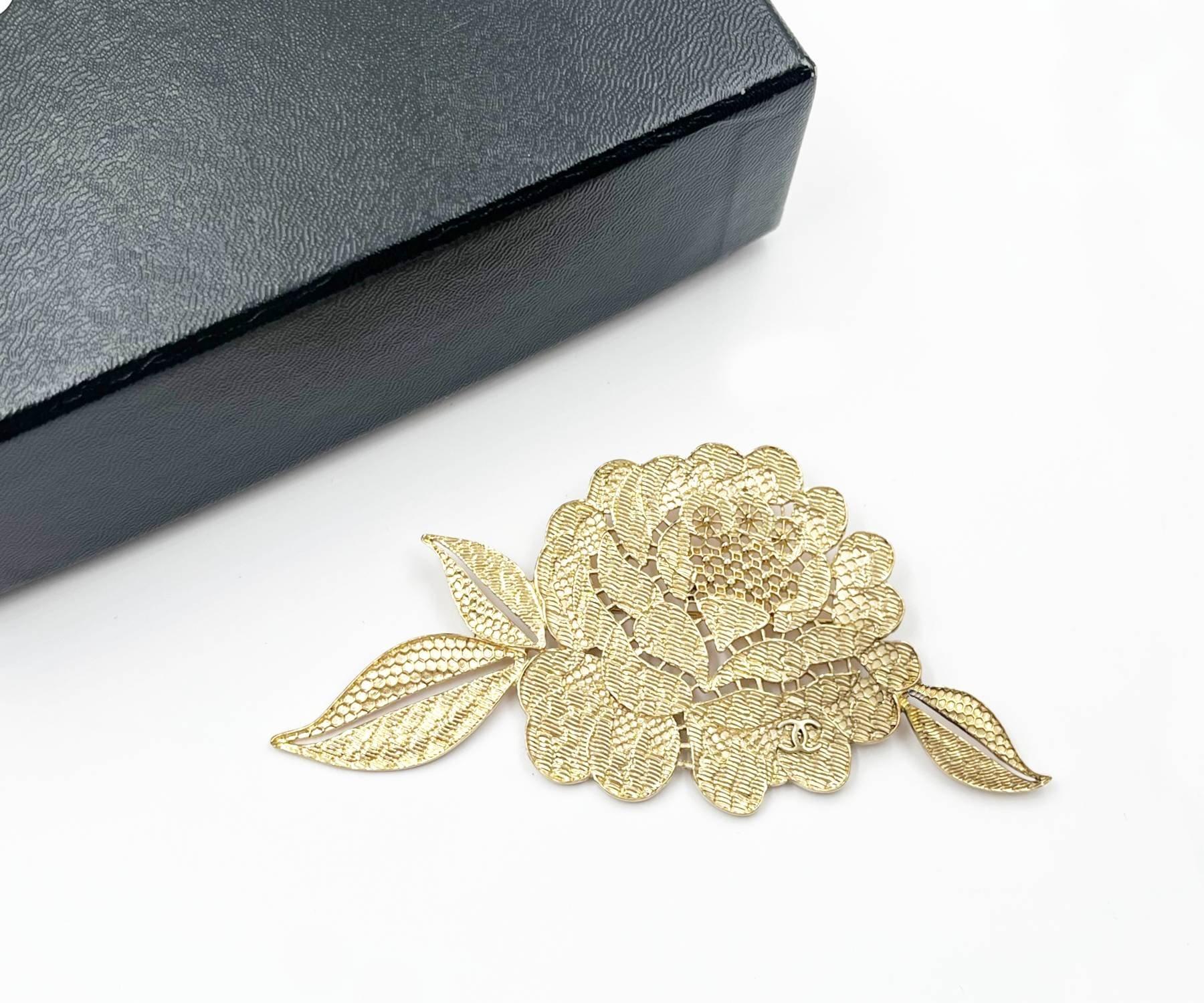 Artisan Chanel Gold Lace Flower CC Large Brooch For Sale