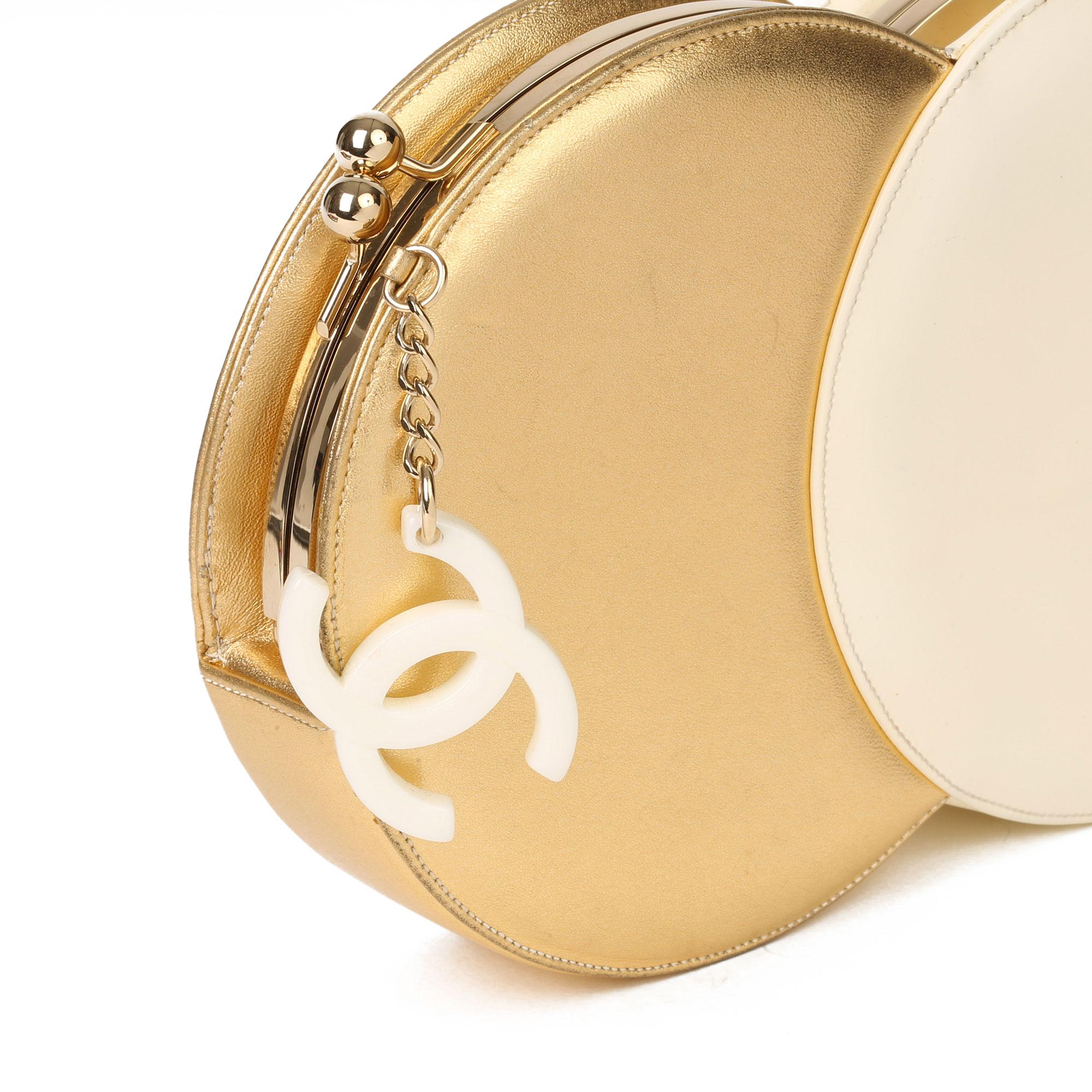Chanel Doppelkreis-Clutch aus goldenem Lammfell und beigefarbenem Lammfell aus Lammfell im Angebot 6