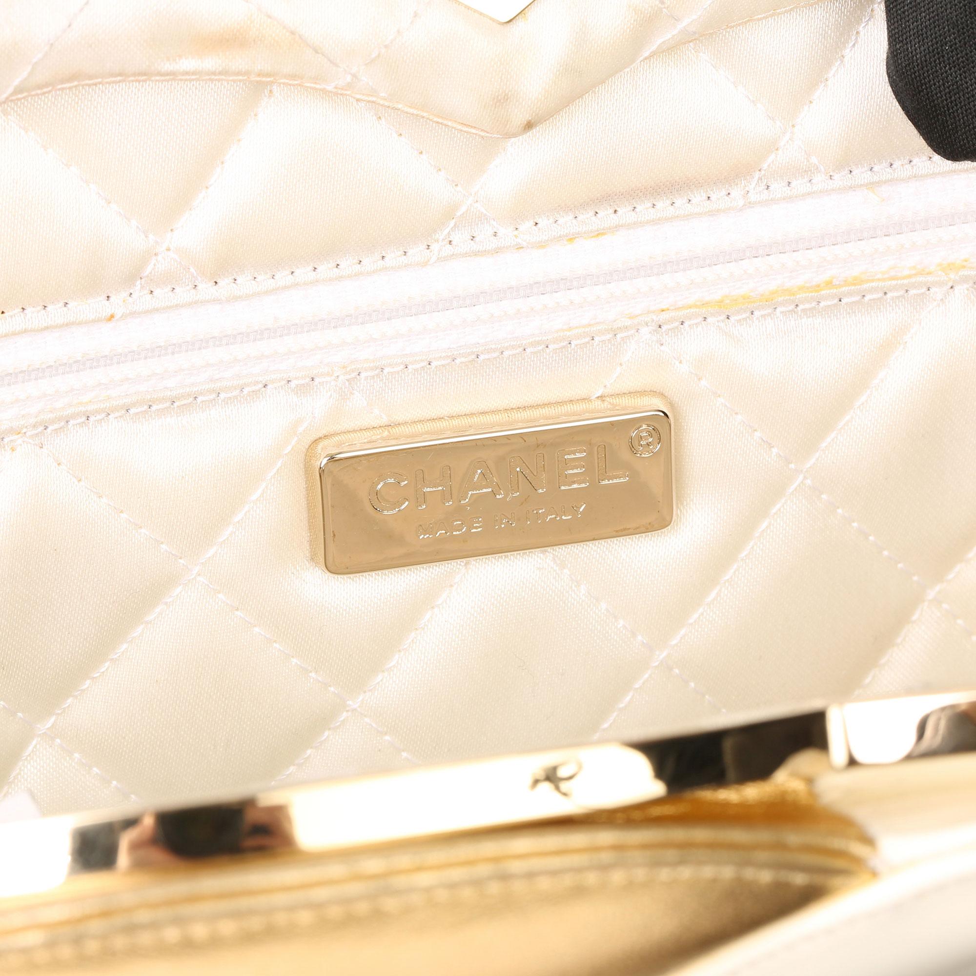 Chanel Gold Lambskin & Beige Patent Leather Double Circle Clutch (Weiß) im Angebot
