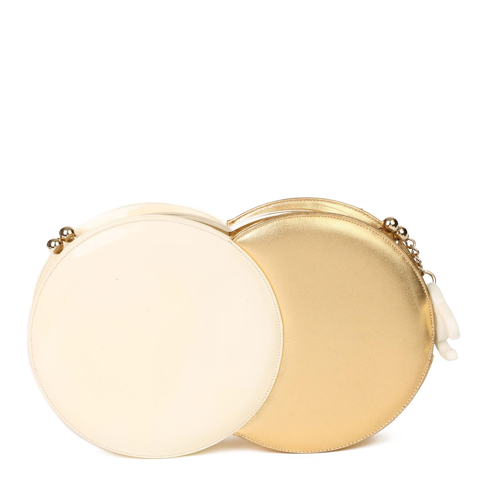 Chanel Doppelkreis-Clutch aus goldenem Lammfell und beigefarbenem Lammfell aus Lammfell im Angebot 4