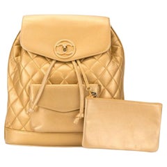 Chanel Goldfarbener Rucksack aus Lammfell und Leder