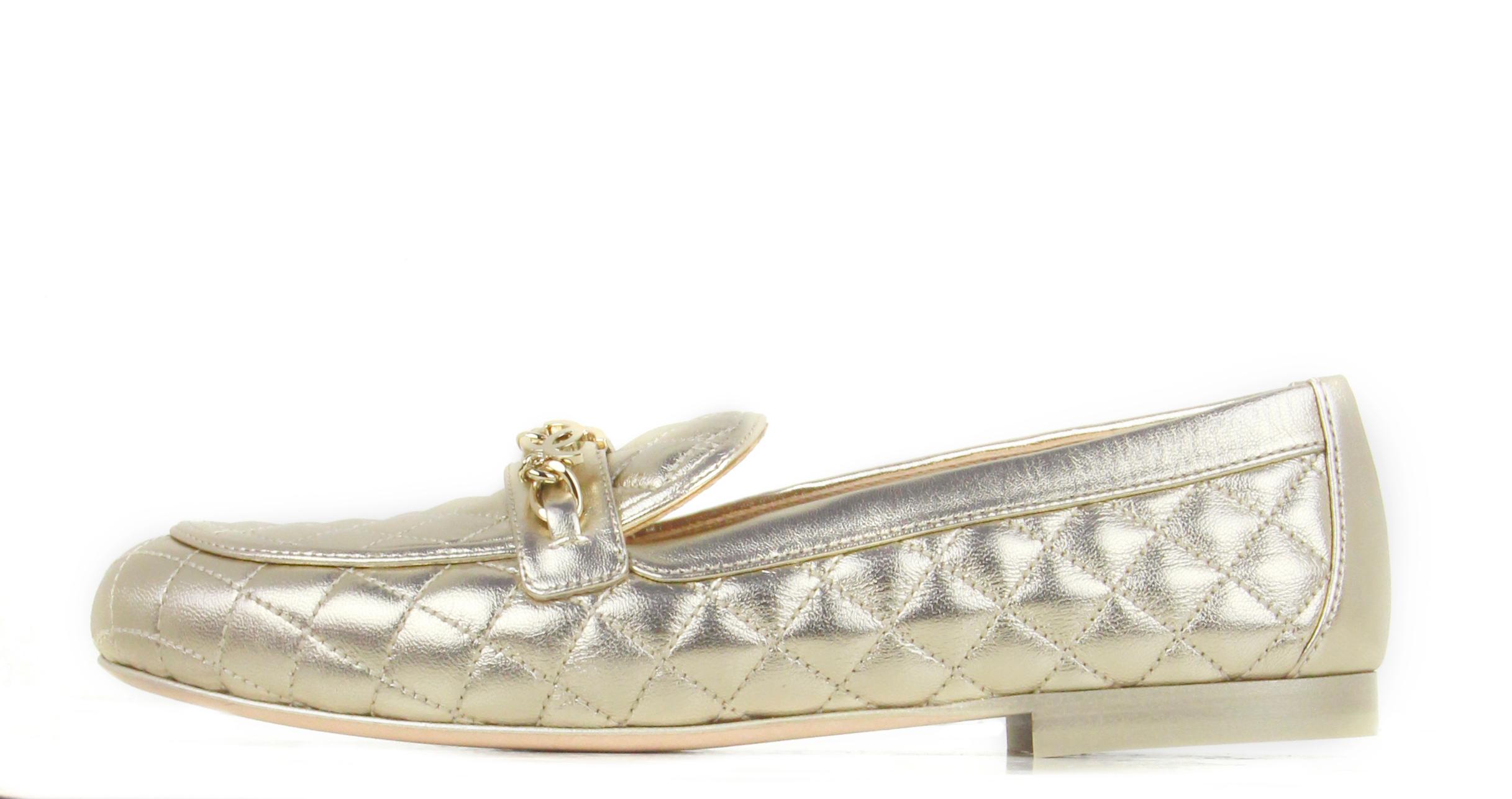 Chanel Gold Lambskin Leather Quilted Chain CC Loafers sz 39C In Excellent Condition In New York, NY