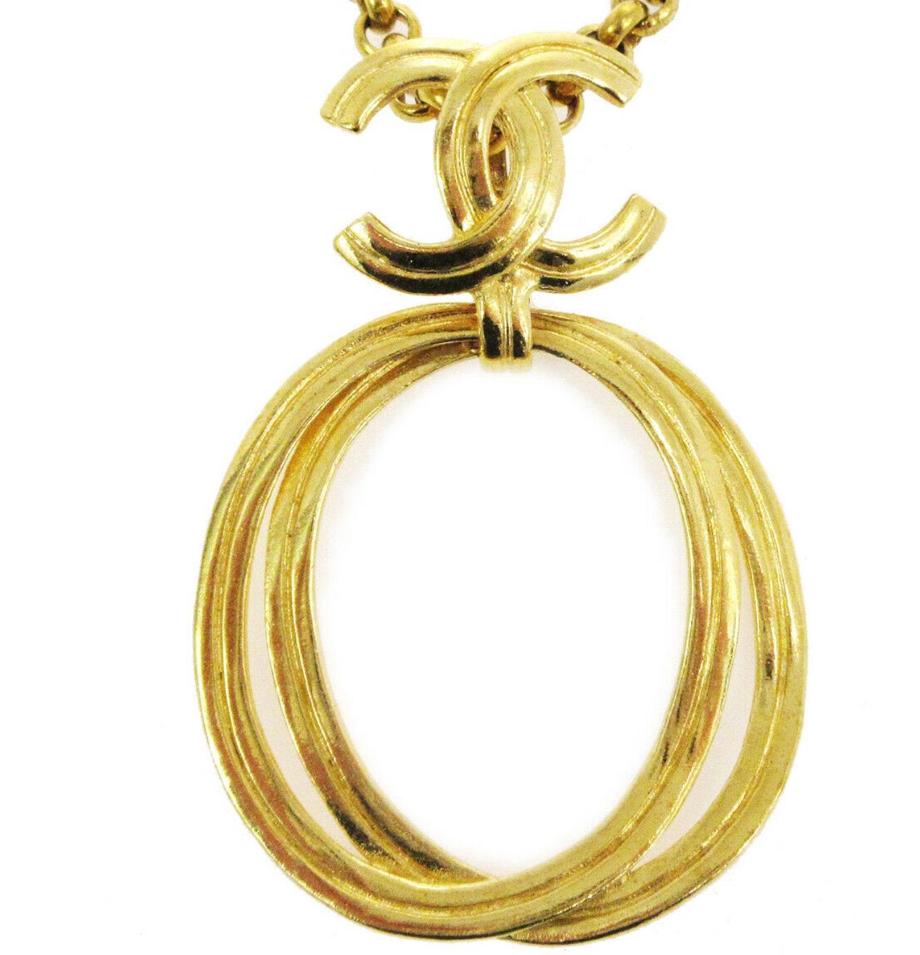 Round Cut Chanel Gold Large Oval Charm CC Link Evening Pendant Drop Chain Necklace in Box