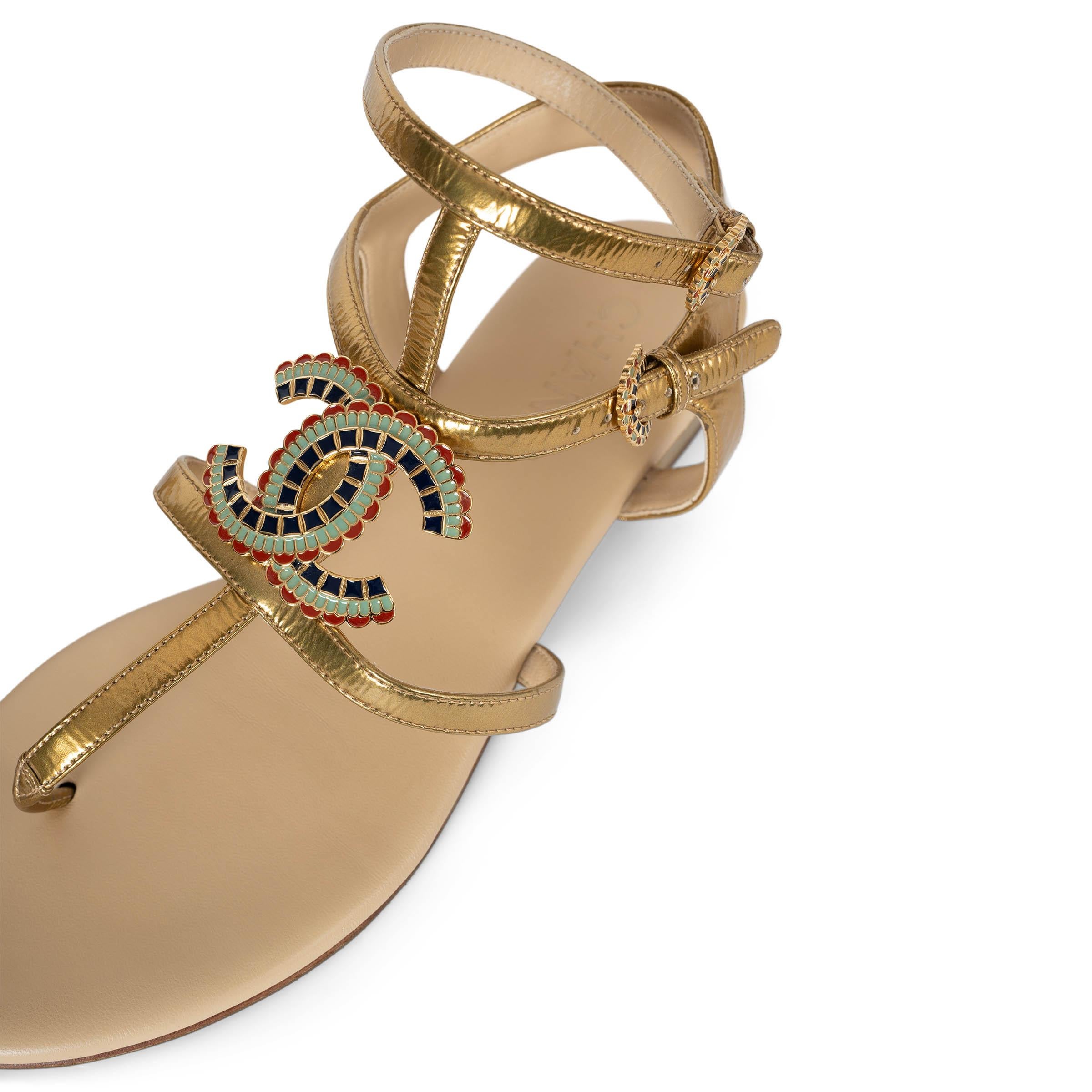 CHANEL gold leather 19A NEW YORK EMBELLISHED Thong Sandals Shoes 38 For Sale 2