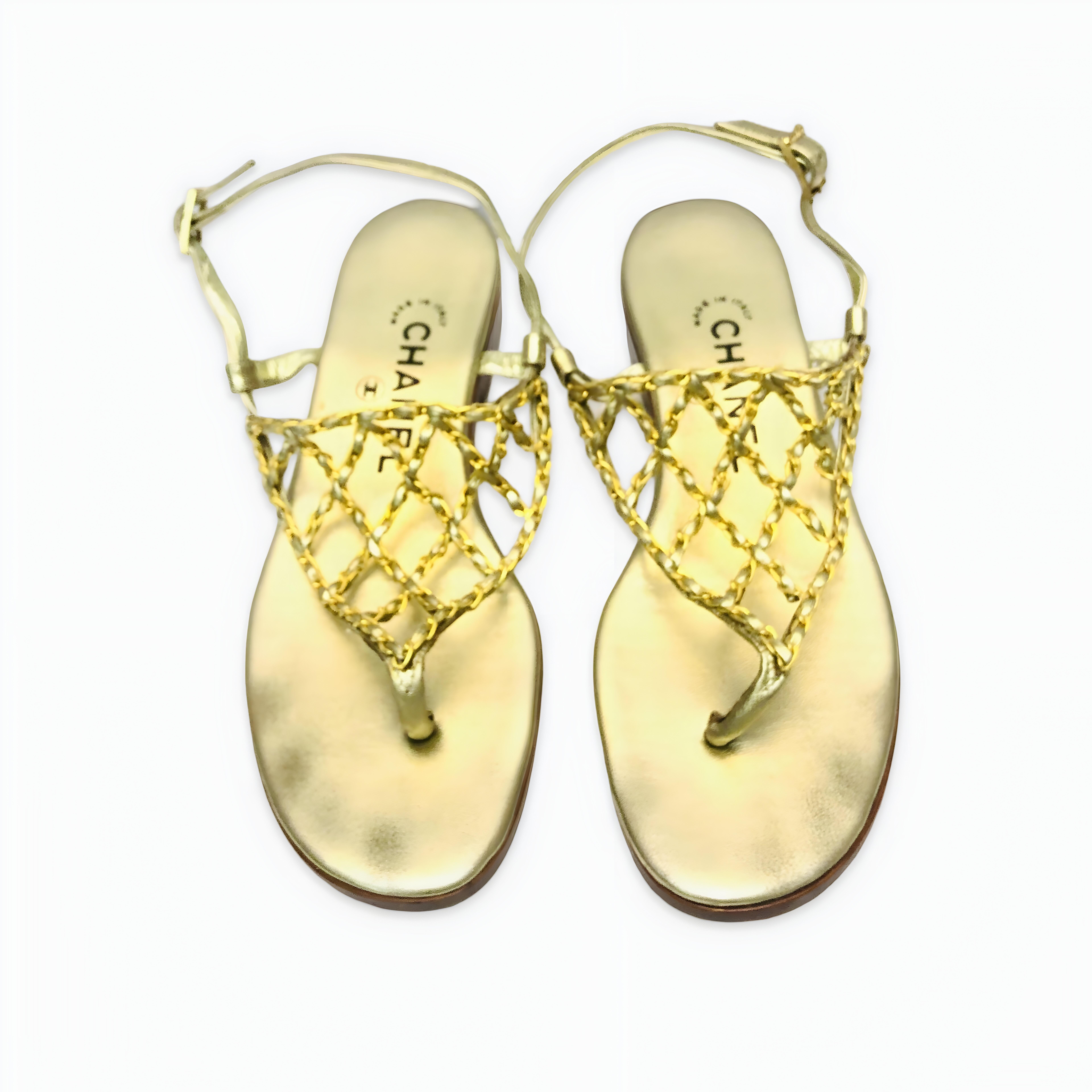 - This rare 90's Chanel gold leather slingback strap flats sandals is chic and can easily stand out from the crowd! 

- Featuring a gold hardware chain inverted triangle shaped in front. 

- Gold hardware 
