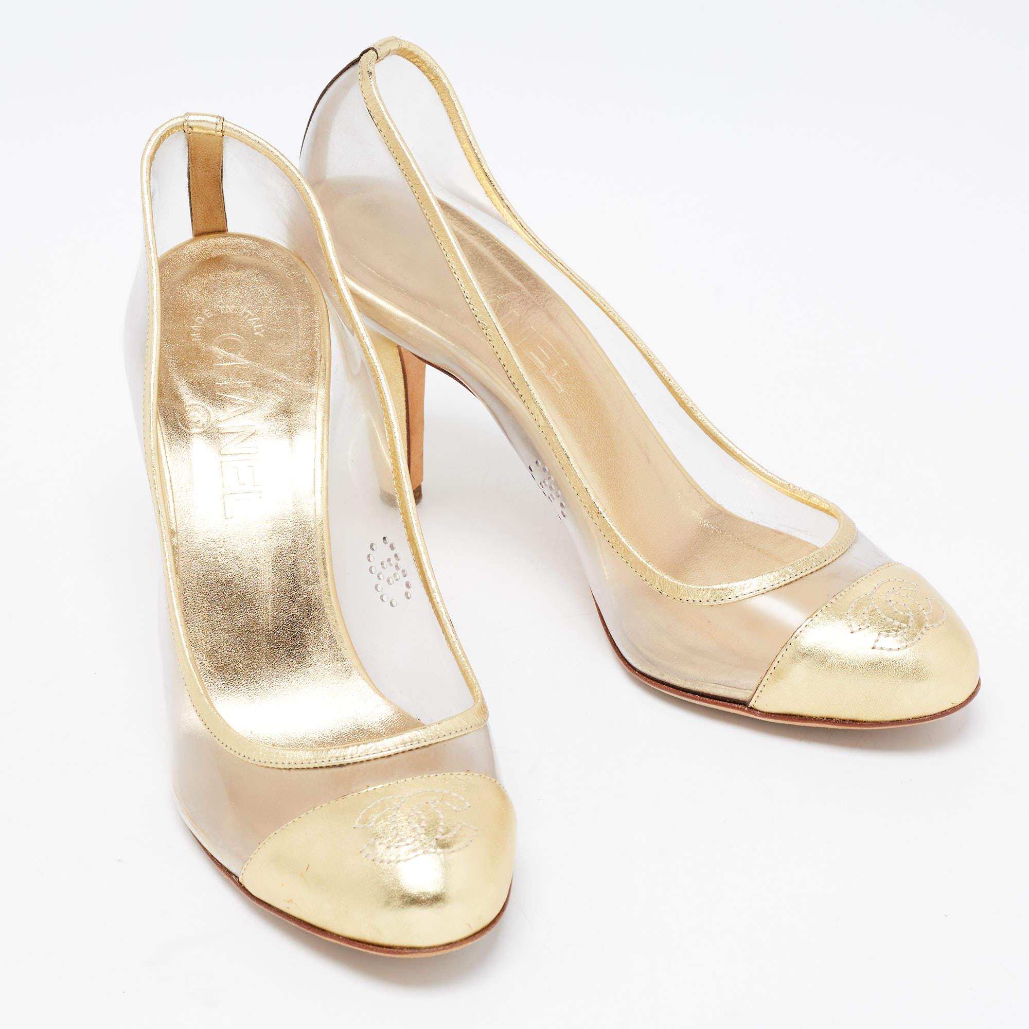 Women's Chanel Gold Leather and PVC CC Pumps Size 37.5 For Sale