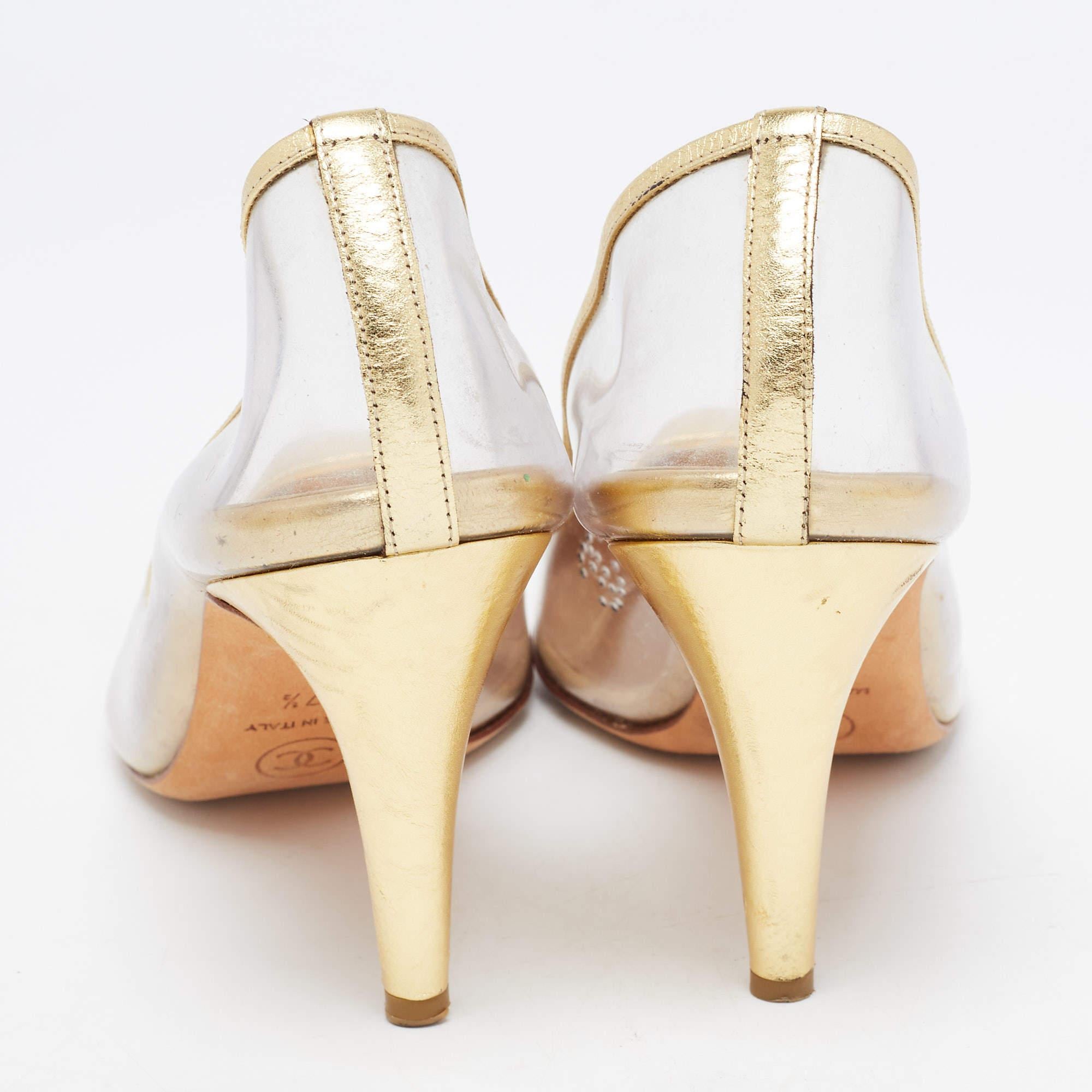 Chanel Gold Leather and PVC CC Pumps Size 37.5 For Sale 2