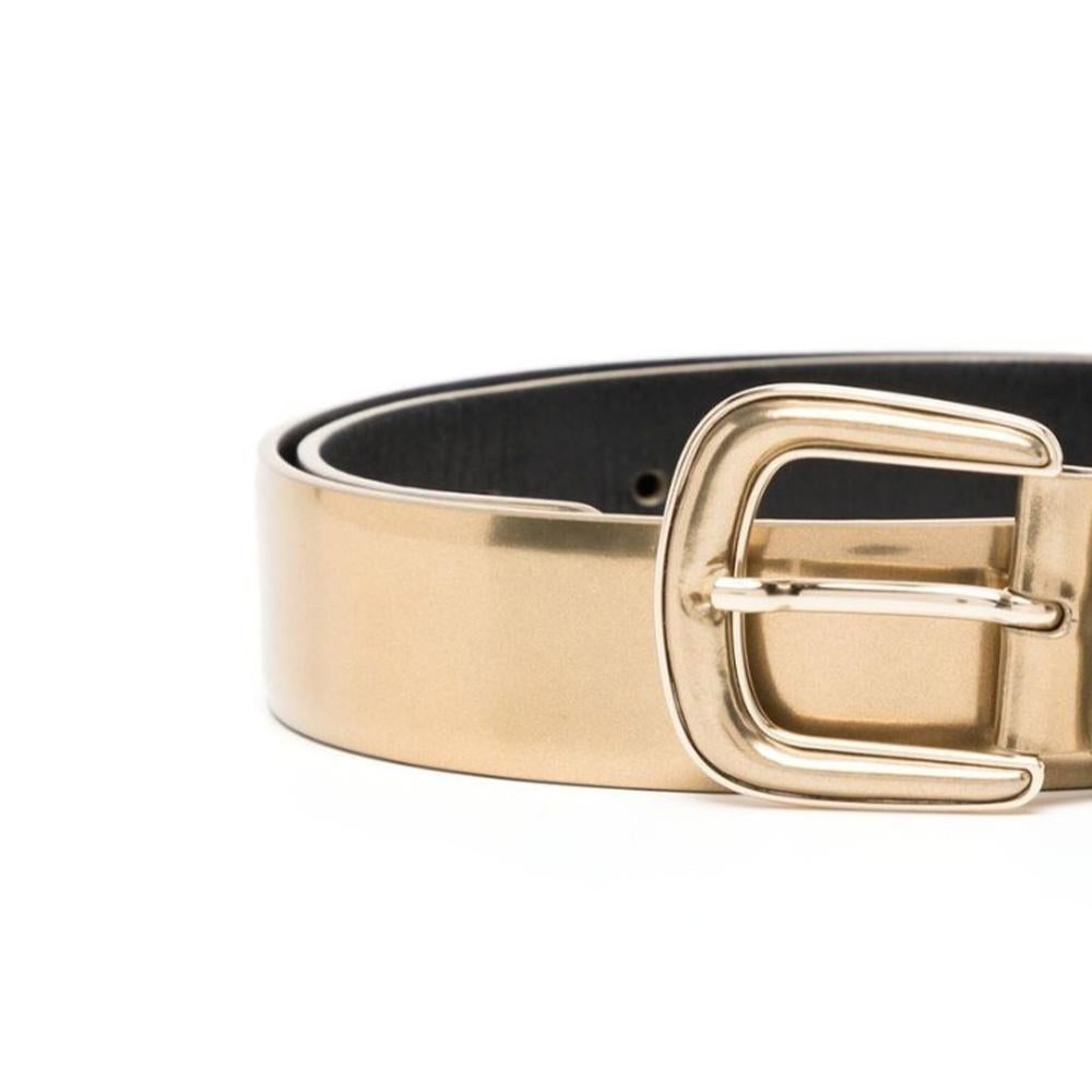 A belt is a perfect accessory to make a statement and this gold pre-owned Chanel belt does just that. Made from smooth gold leather, the belt features a black lining, gold-toned buckle, and logo. Loop around your waist to complete your favourite