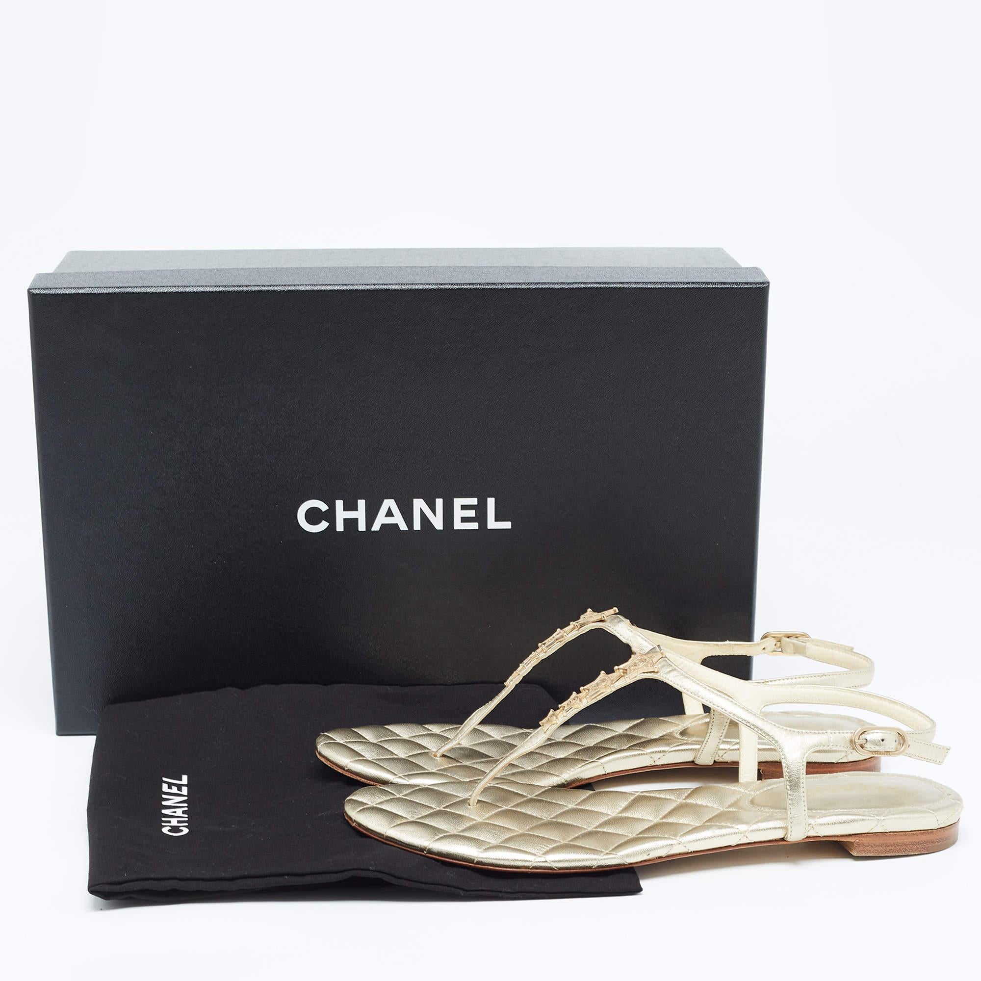 Chanel Gold Leather CC Star Embellished Thong Flat Sandals Size 40 5