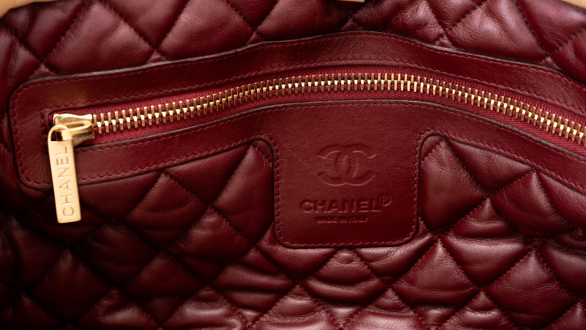 Chanel Coco Cocoon Tote Bag aus goldenem Leder im Angebot 6