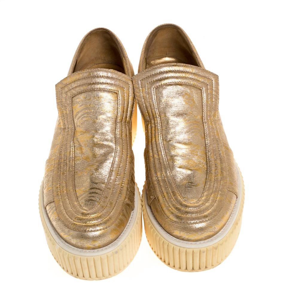 To accompany your attires with ease, Chanel brings you this pair of sneakers that speak nothing but high style. They've been crafted from quality leather and come in a lovely shade of gold. The comfortable sneakers are easy to slip on and they are