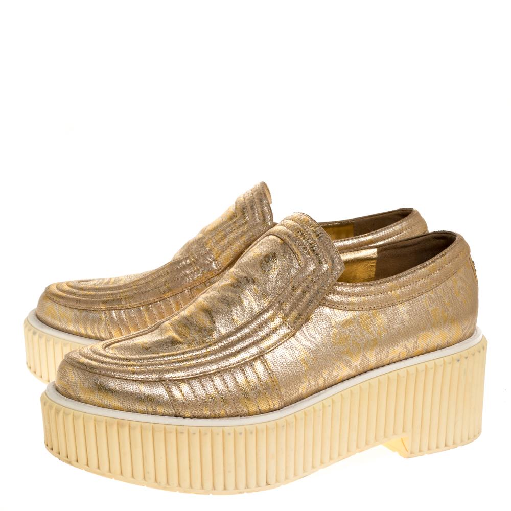 Chanel Gold Leather Creepers Slip on Platform Sneakers Size 39.5 In Good Condition In Dubai, Al Qouz 2