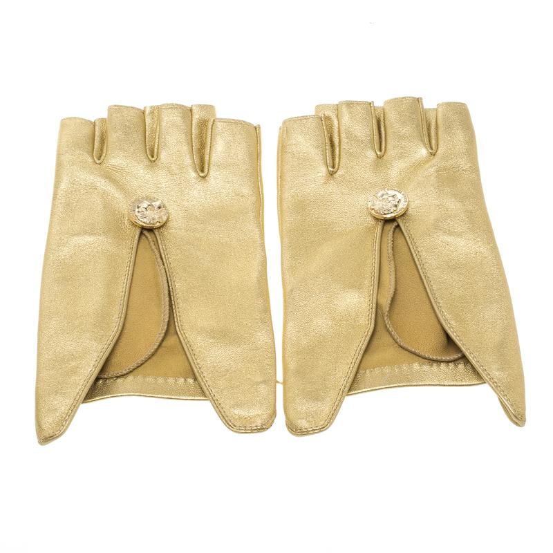 Embrace a look of sophisticated grace with this pair of gloves from the house of Coco Chanel. Exquisitely crafted from lush gold toned leather, these fingerless gloves can be a chic addition to your closet that bring a trendy twist to your evening