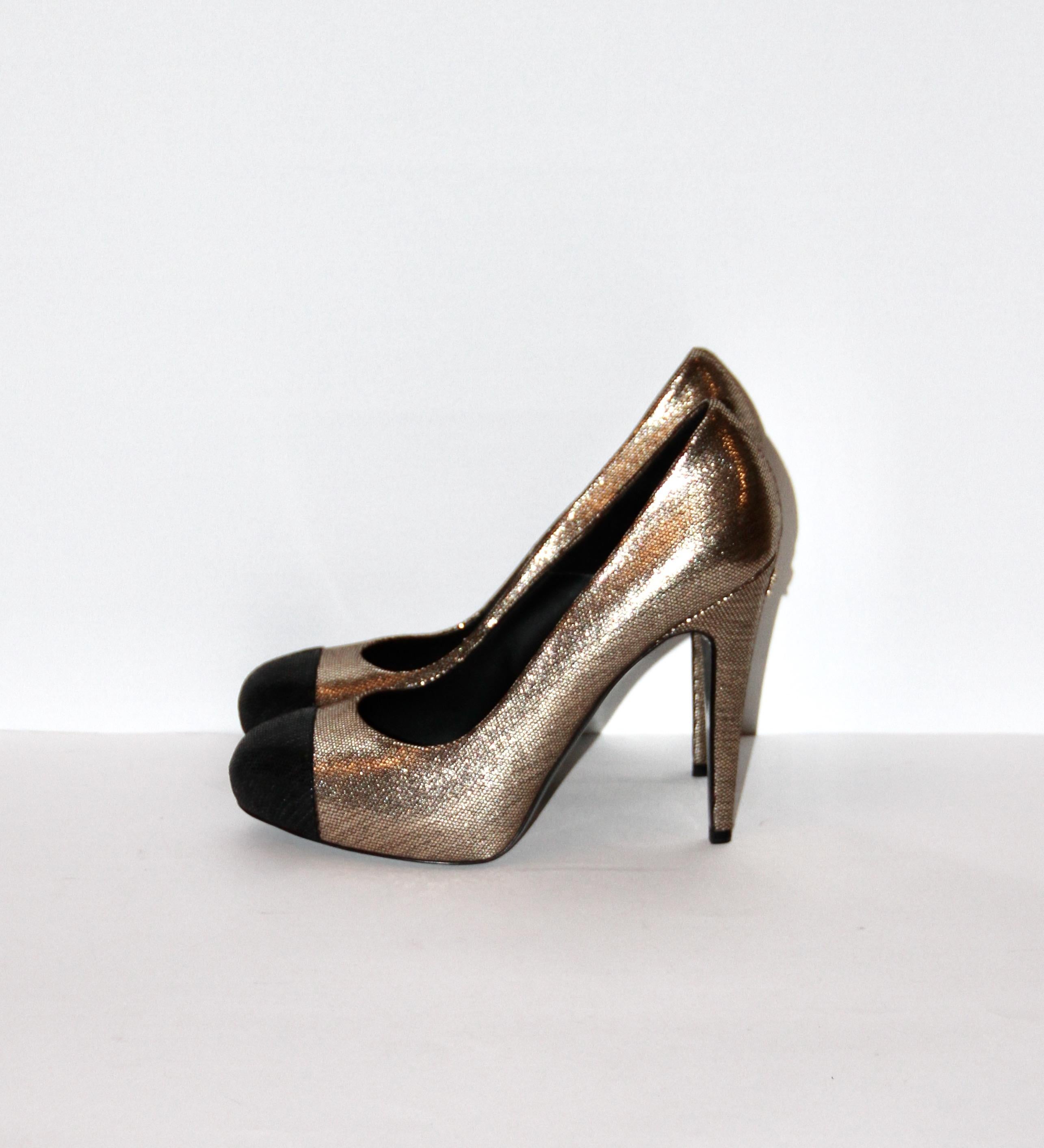 Chanel Gold Leather Heels Platform Pumps In Excellent Condition In Geneva, CH