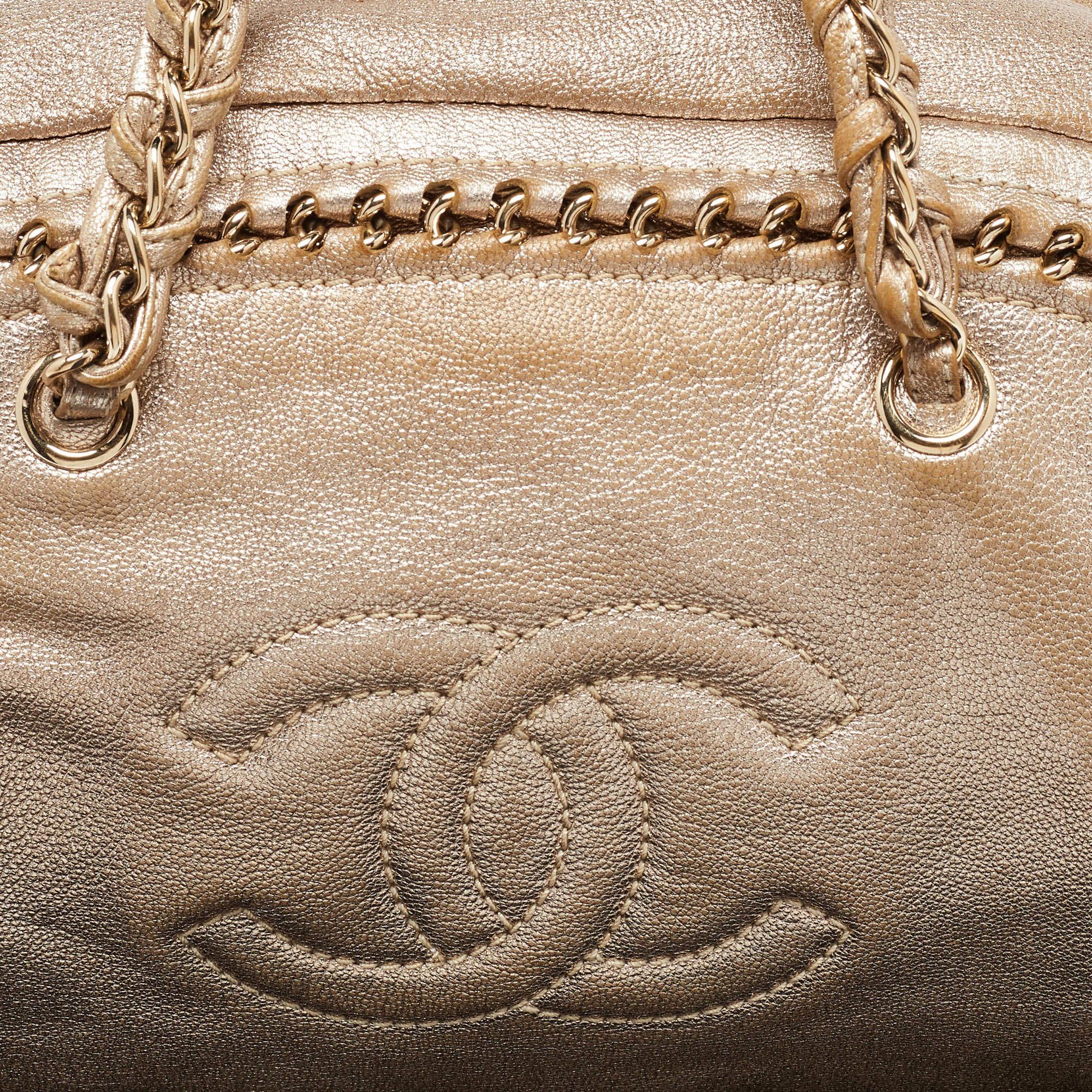 De las mujeres Chanel Bolso bombín Luxe Ligne grande de piel dorada en venta