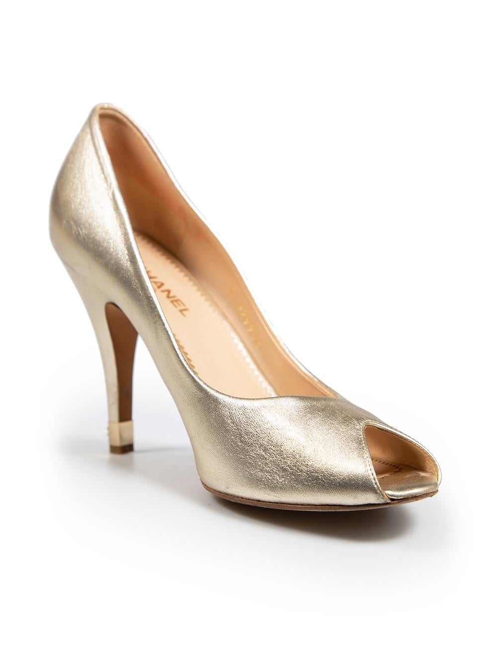 CONDITION is Good. General wear to soles and exterior is evident. Moderate scratches on the exterior and heel on this used Chanel designer resale item. The shoes come with a dust bag.
 
 
 
 Details
 
 
 Gold
 
 Leather
 
 Heels
 
 Peep toe
 
 High