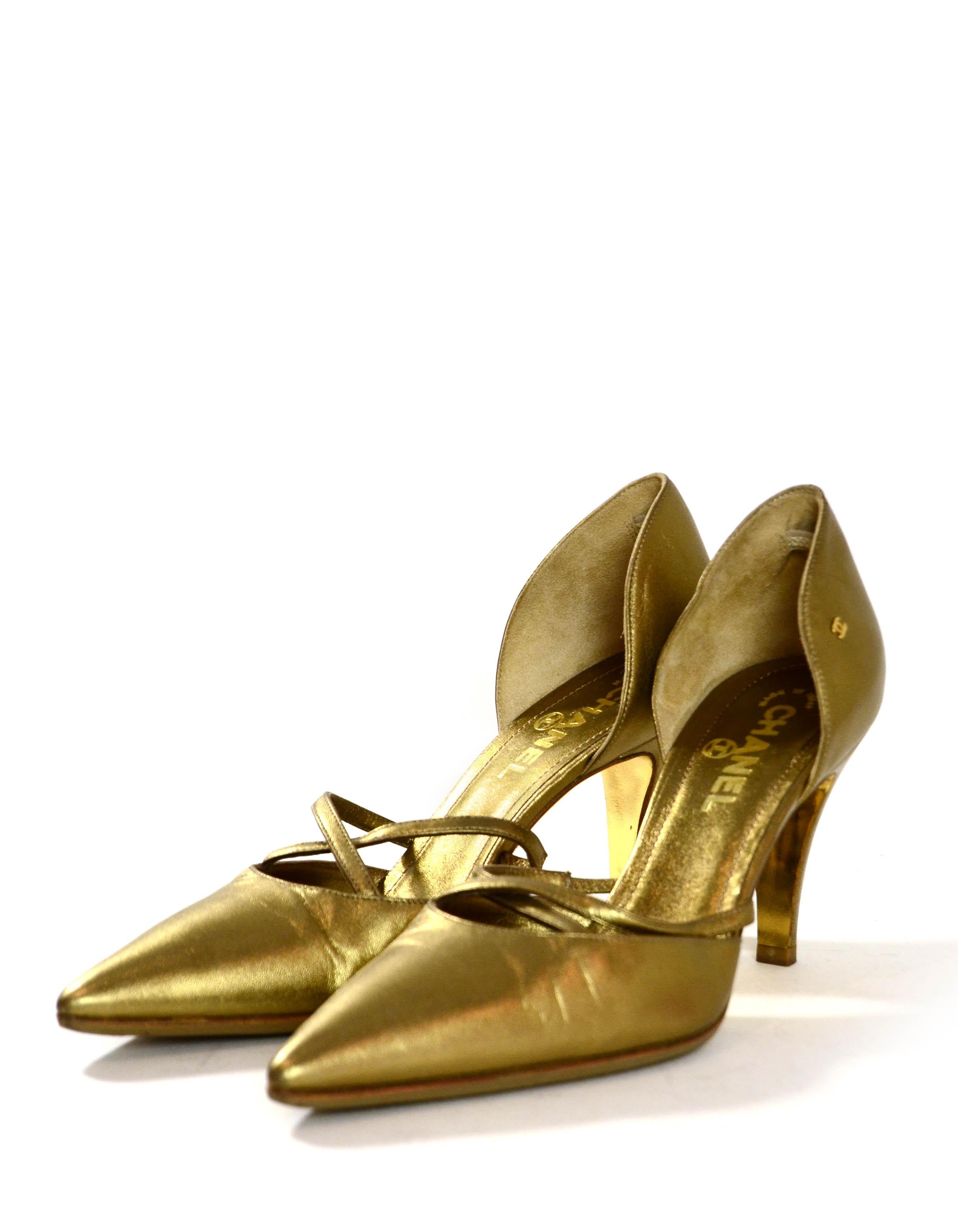 Chanel Gold Leather Pointy Toe Pumps sz 37.5 In Excellent Condition In New York, NY