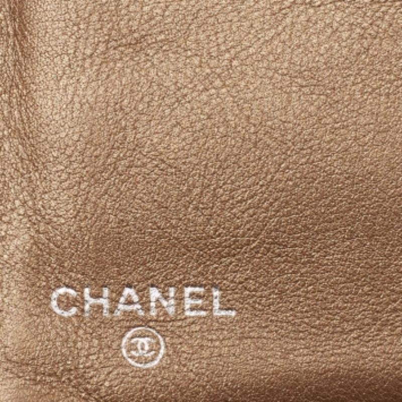 Donna Portafoglio Chanel Timeless CC L Yen in pelle oro in vendita