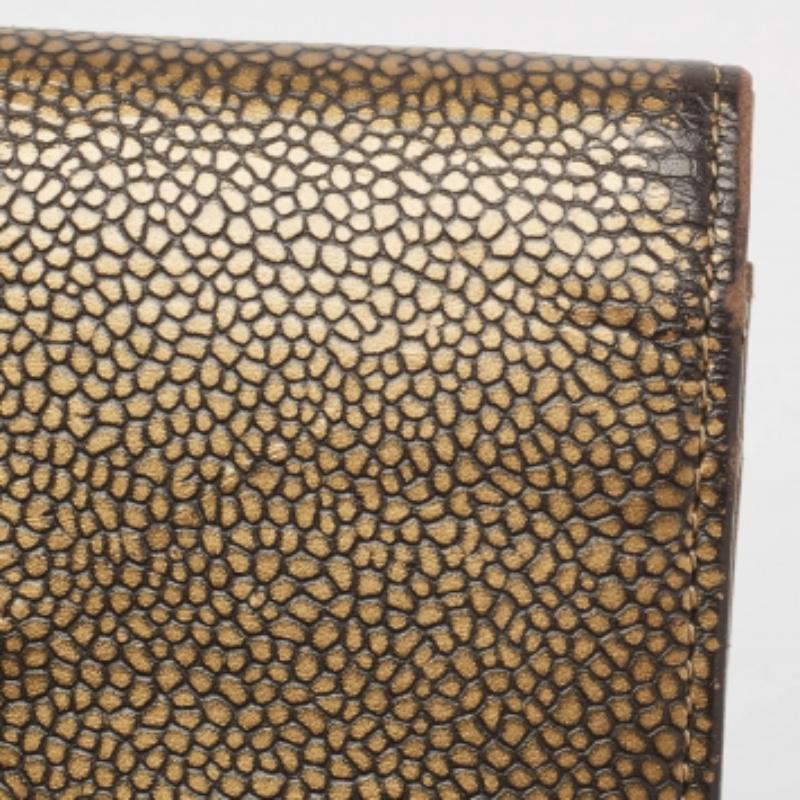 Portafoglio Chanel Timeless CC L Yen in pelle oro in vendita 2