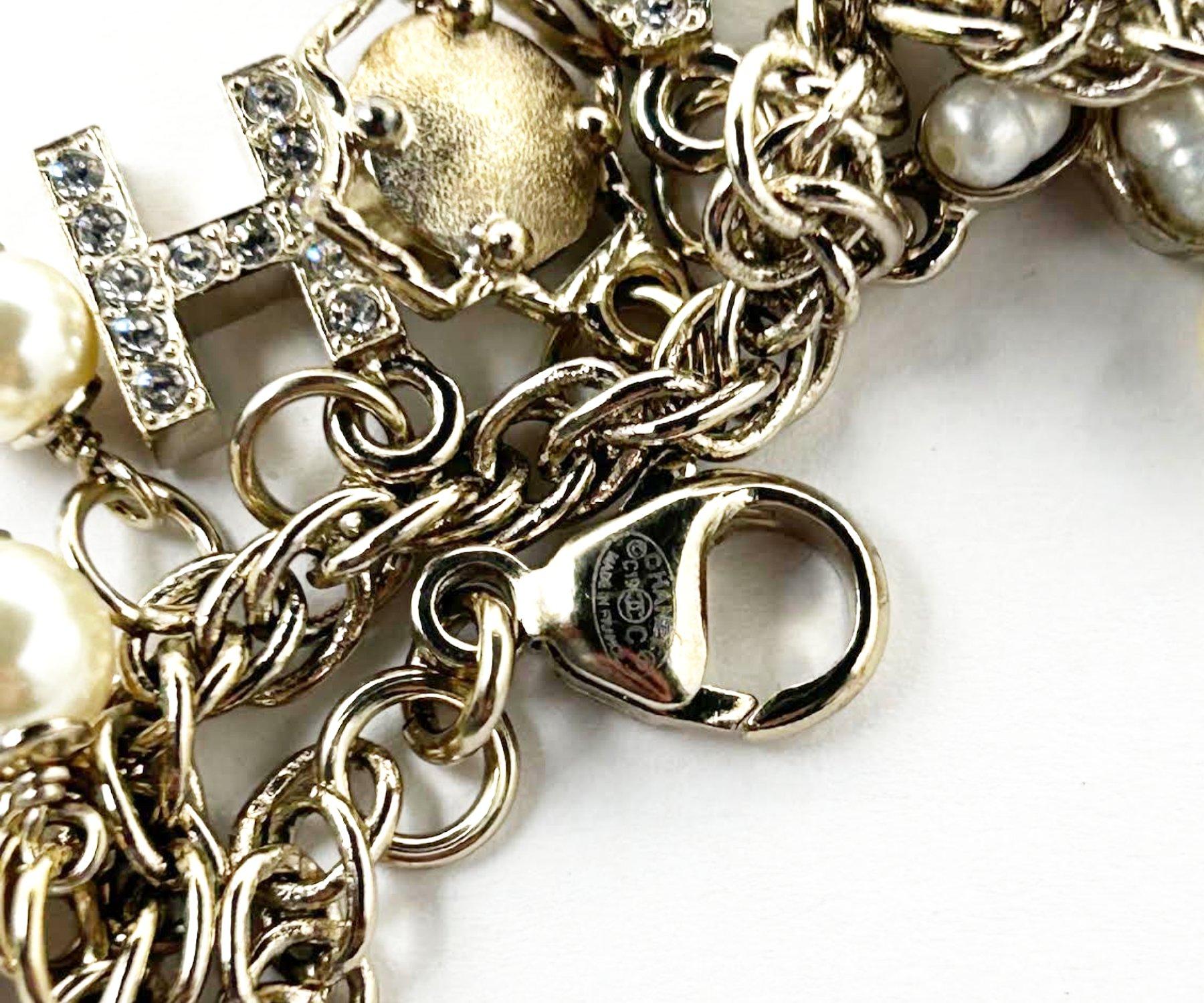 Women's Chanel Gold Letter Clover Flower Motif Bracelet For Sale