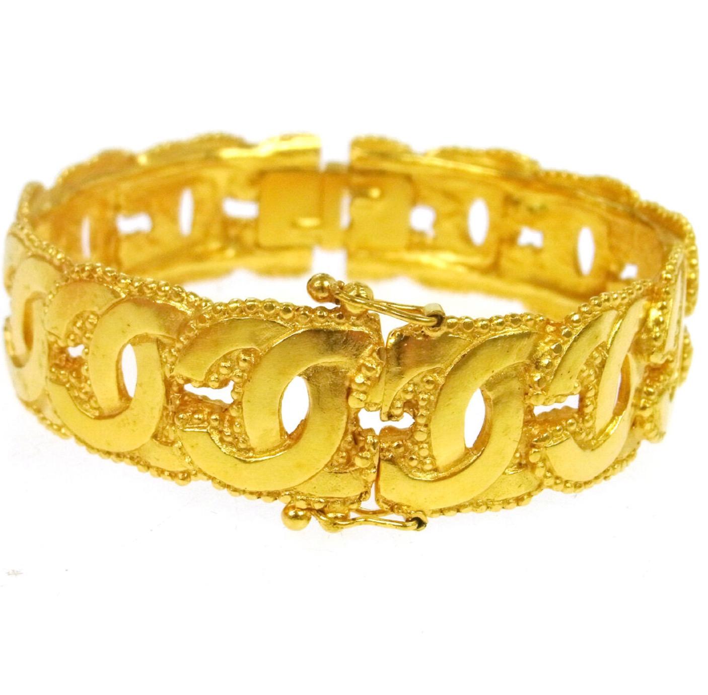 Chanel Gold Link Interlocked CC Charm Evening Cuff Bracelet  In Good Condition In Chicago, IL