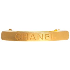 Gold Logo-Haar-Clip-Barrette von CHANEL
