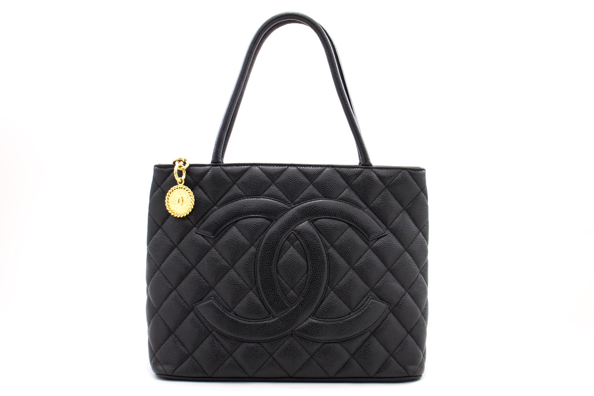 An authentic CHANEL Gold Medallion Caviar Shoulder Bag Grand Shopping Tote. The color is Gold. The outside material is Leather. The pattern is Solid. This item is Contemporary. The year of manufacture would be 2000-2 0 0 2 .
Conditions &