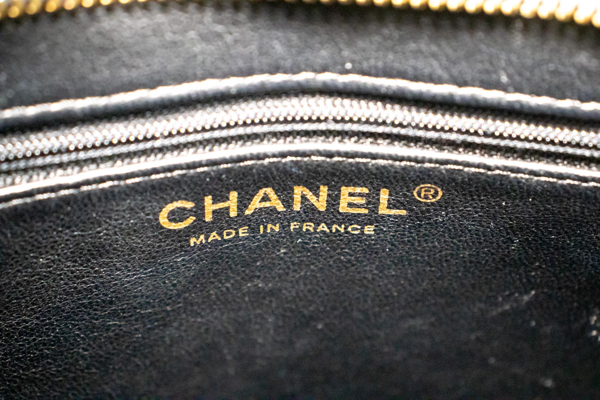 CHANEL Gold Medallion Caviar Shoulder Bag Grand Shopping Tote For Sale 3