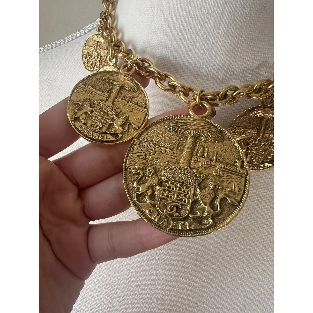 da uomo o donna Collana Chanel con medaglione d'oro e stemma di leone, circa anni '80 in vendita