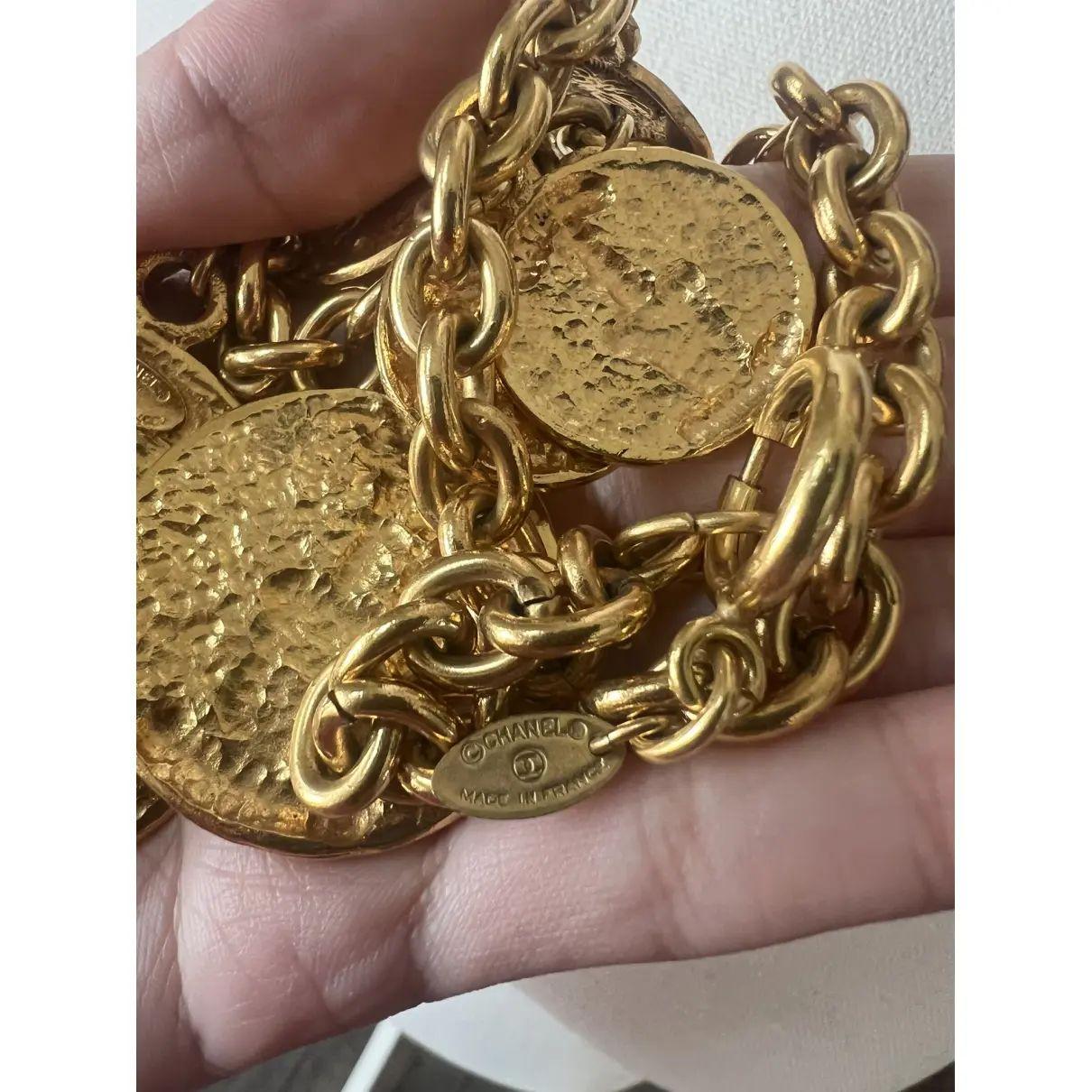 Collana Chanel con medaglione d'oro e stemma di leone, circa anni '80 in vendita 2