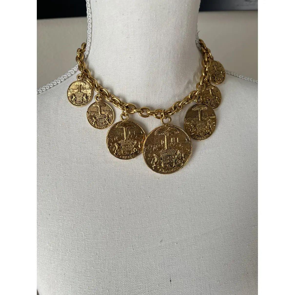 Collana Chanel con medaglione d'oro e stemma di leone, circa anni '80 in vendita 5