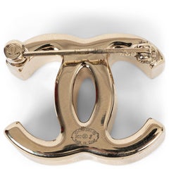 CHANEL gold metal 22K CC Brooch