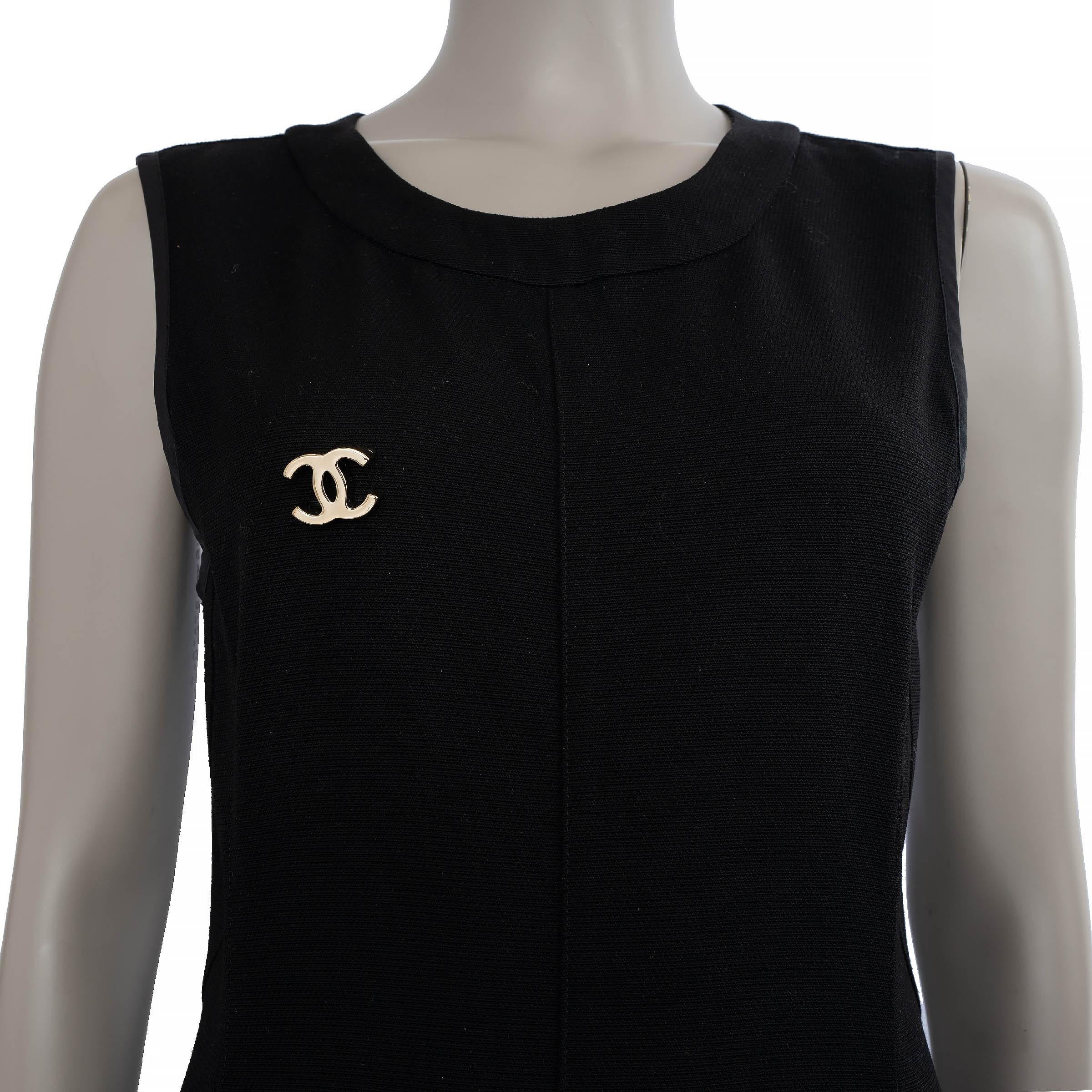 CHANEL gold metal 22K CC Brooch For Sale 1