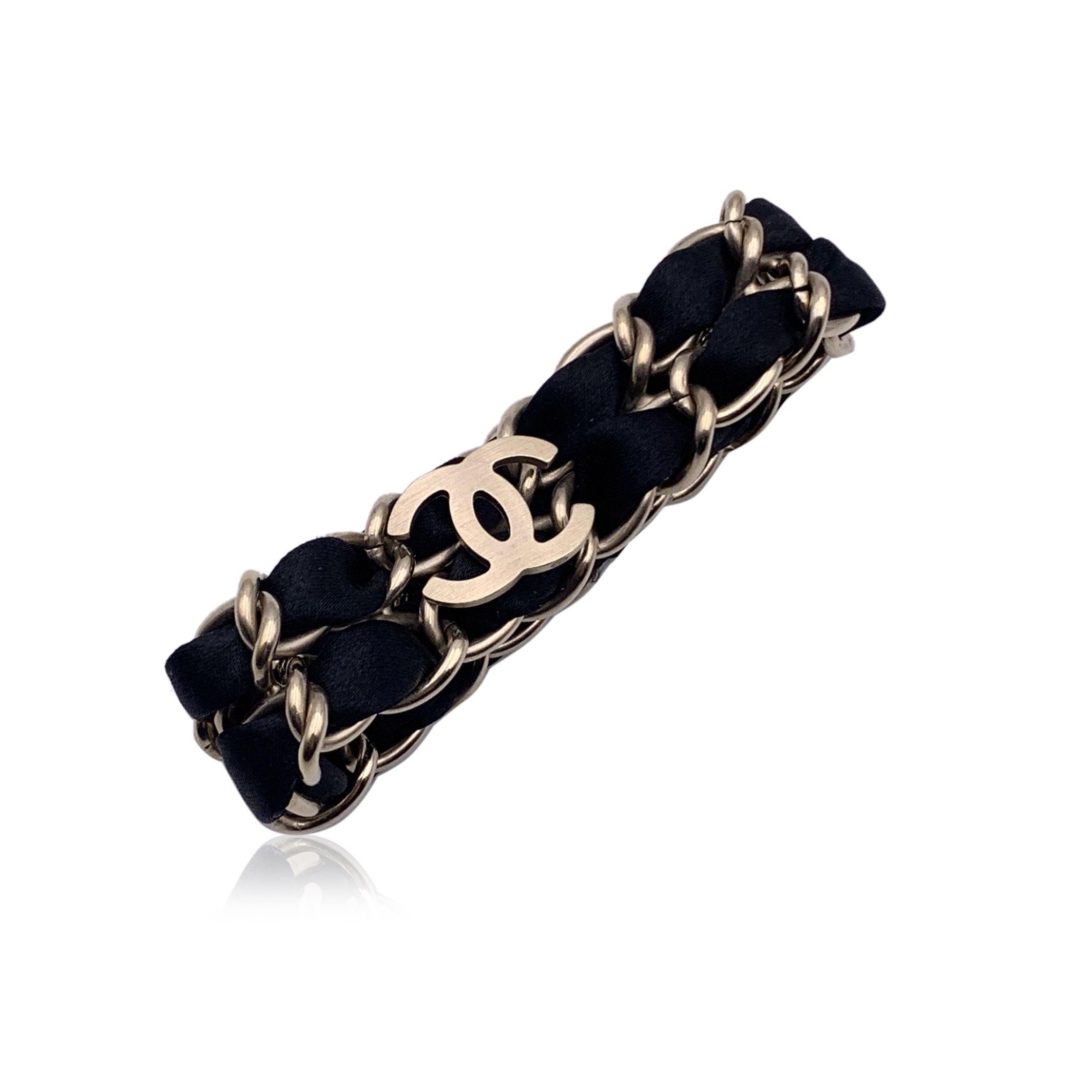 Chanel Gold Metall und schwarzes Band mit doppelter Kette CC Logo-Armband mit schwarzem Band (Schwarz)