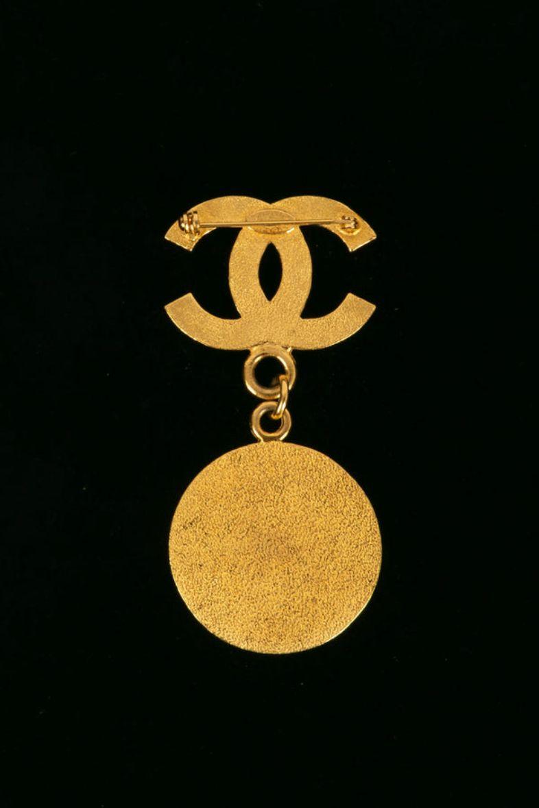 Chanel Gold Metal CC Logo Brooch and Pendant Piece In Excellent Condition For Sale In SAINT-OUEN-SUR-SEINE, FR