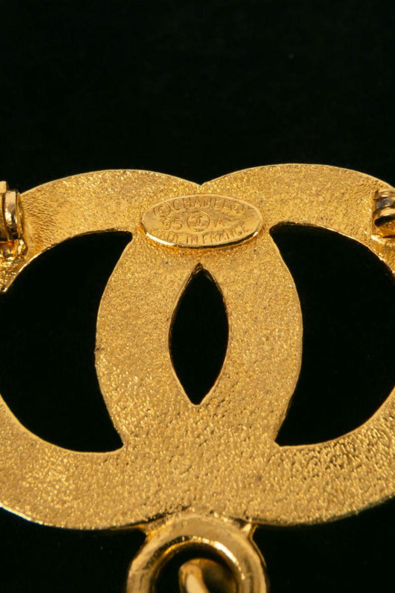 Women's or Men's Chanel Gold Metal CC Logo Brooch and Pendant Piece For Sale