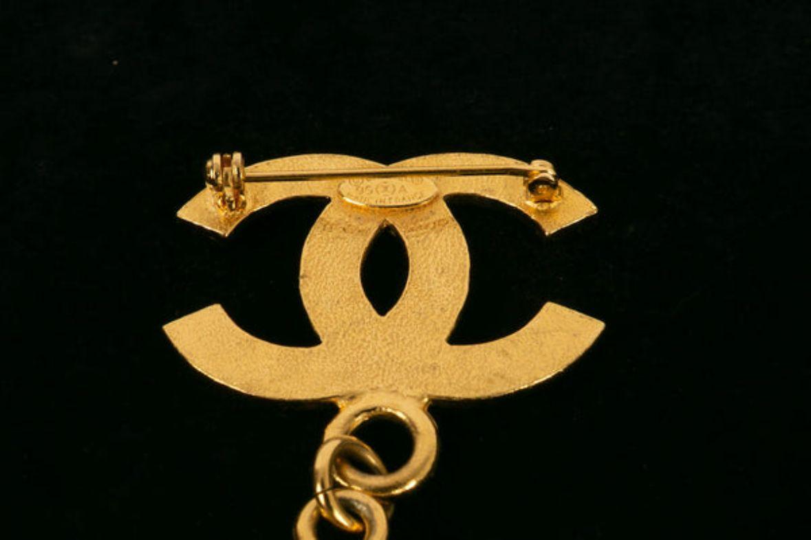 Chanel Gold Metall CC Logo Brosche und Anhänger Stück im Angebot 1