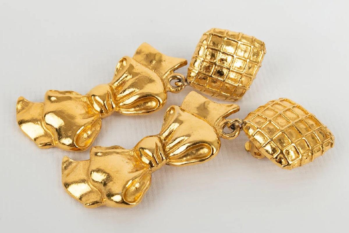 Romantic Chanel Gold Metal Clip Earrings For Sale