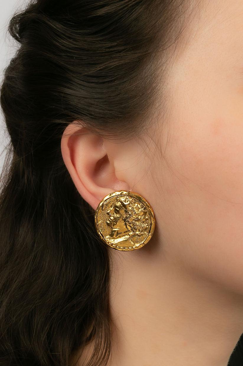Chanel Gold Metal Clip Earrings 2