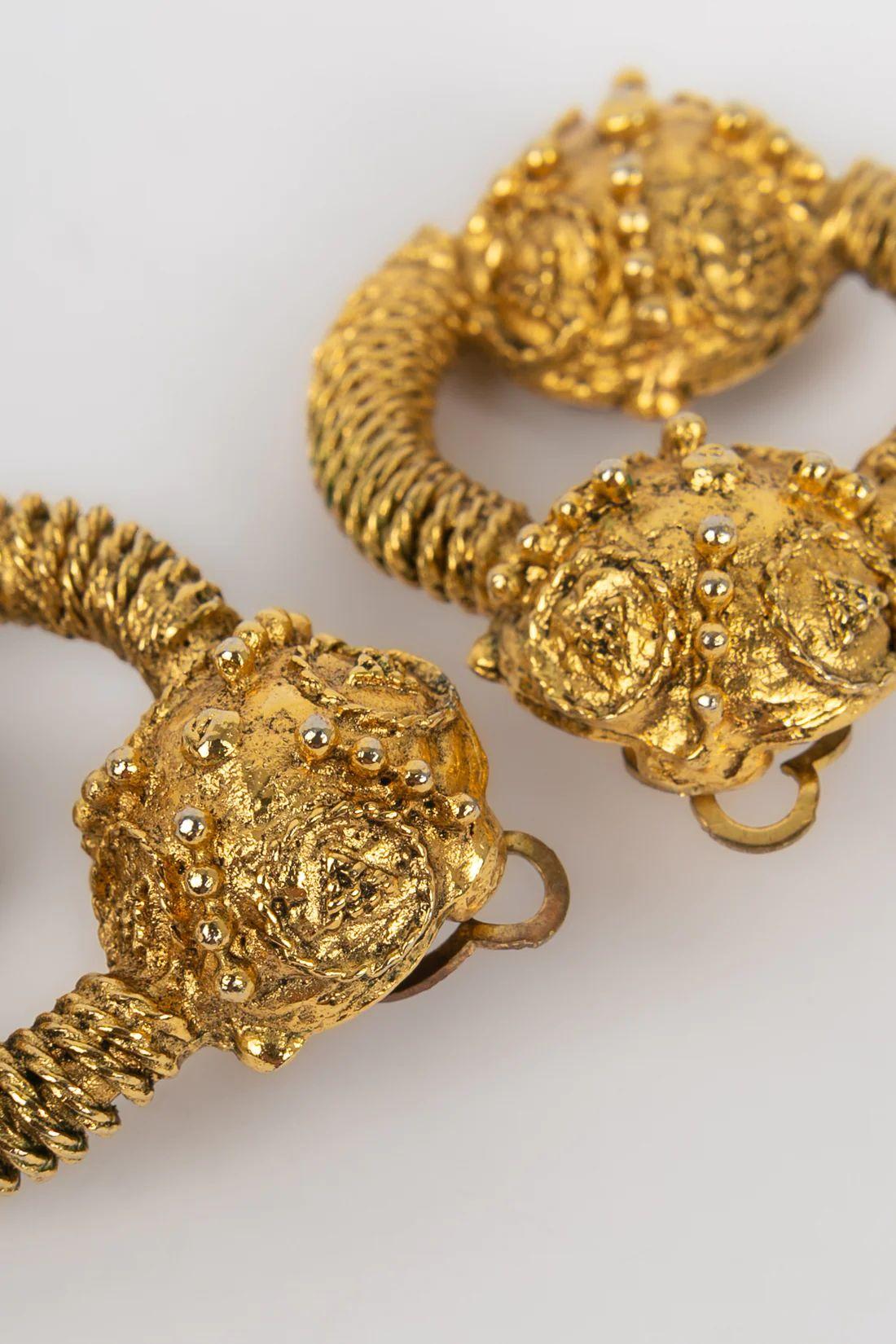 Gold Metall-Ohrringe von Chanel im Angebot 1
