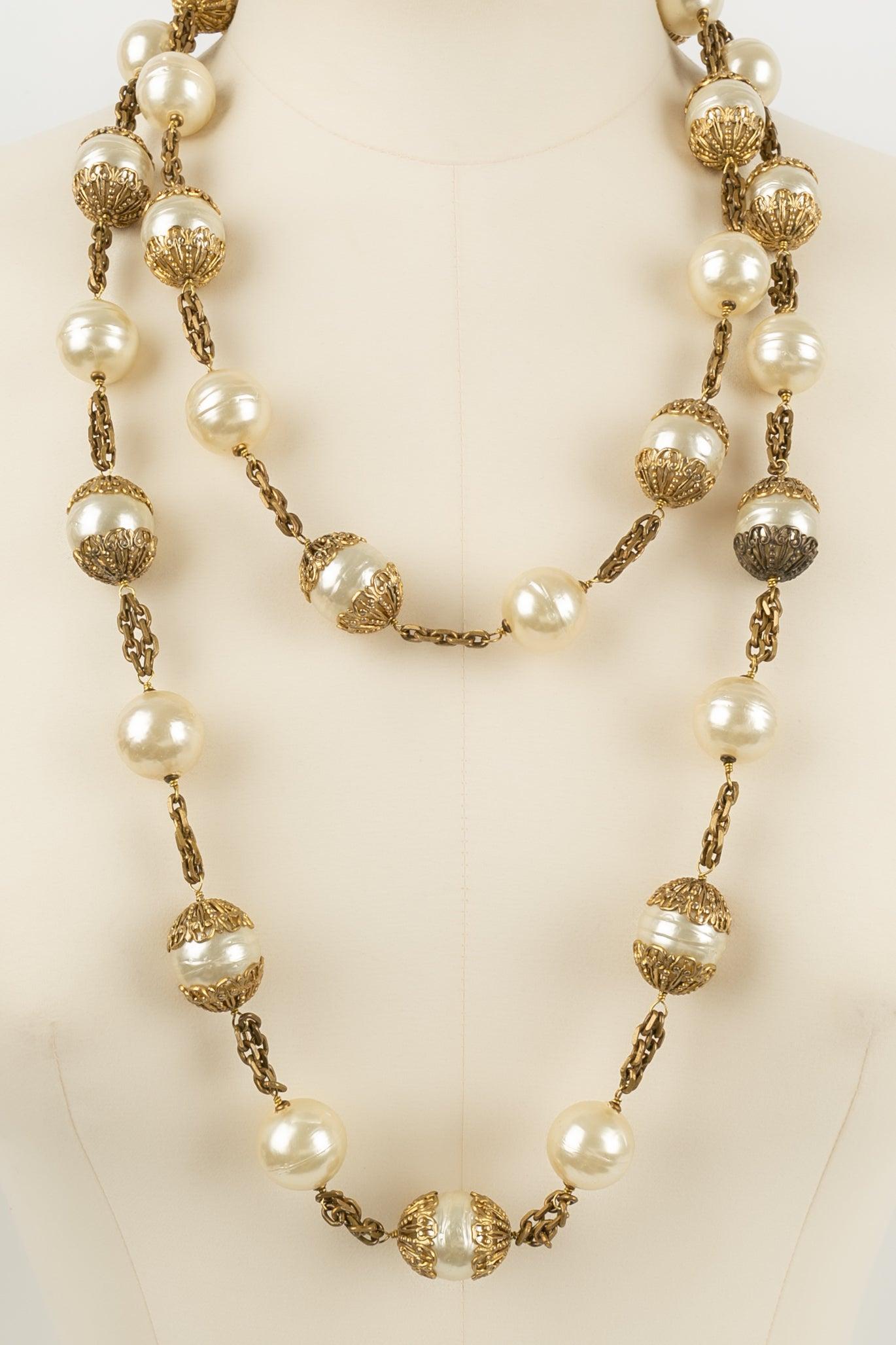 Collier en métal doré et perles de Chanel Excellent état - En vente à SAINT-OUEN-SUR-SEINE, FR