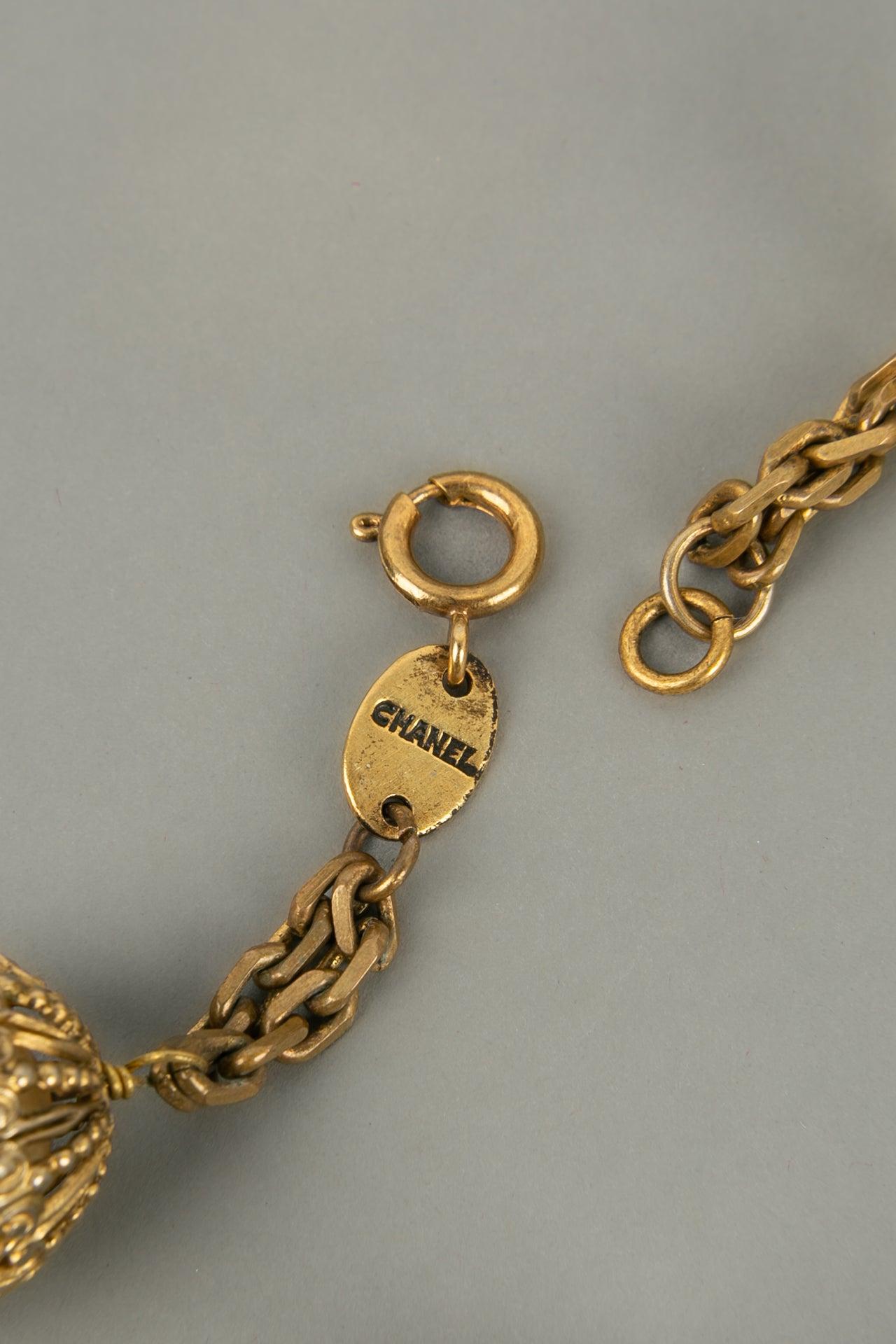 Chanel Collier en métal doré avec perles en vente 1