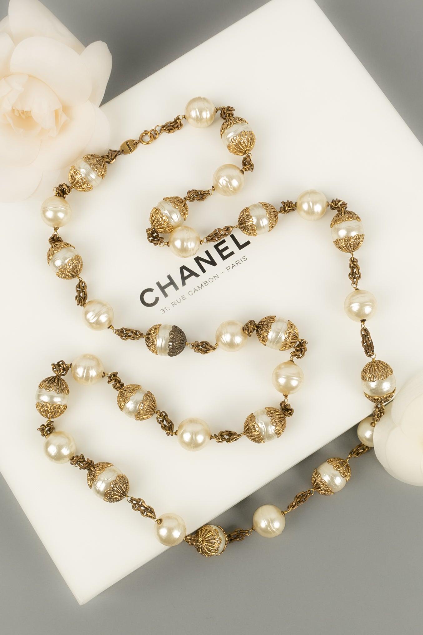 Chanel Gold Metal Necklace with Pearls For Sale 4