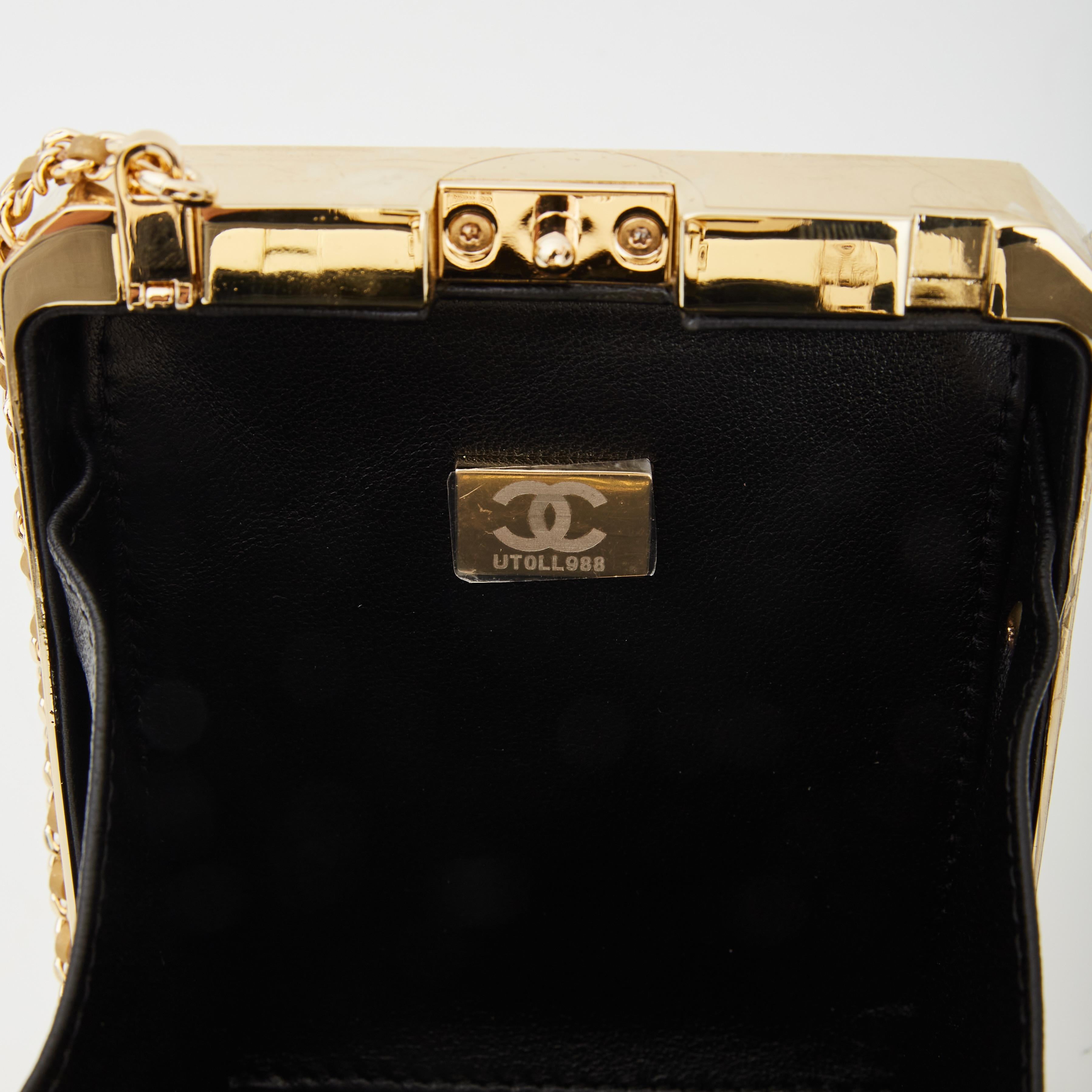 Chanel Abendtasche aus Goldmetall mit Parfümflasche 2