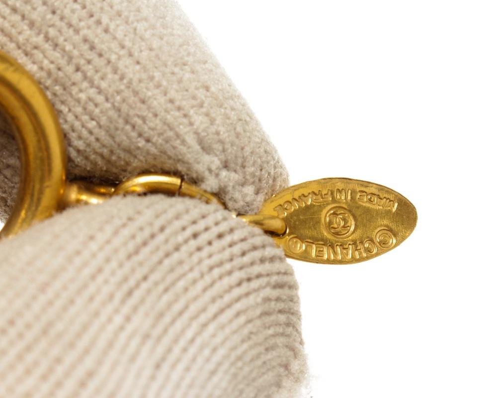 Chanel Gold Metal Vintage CC Round Pendant Necklace For Sale 3