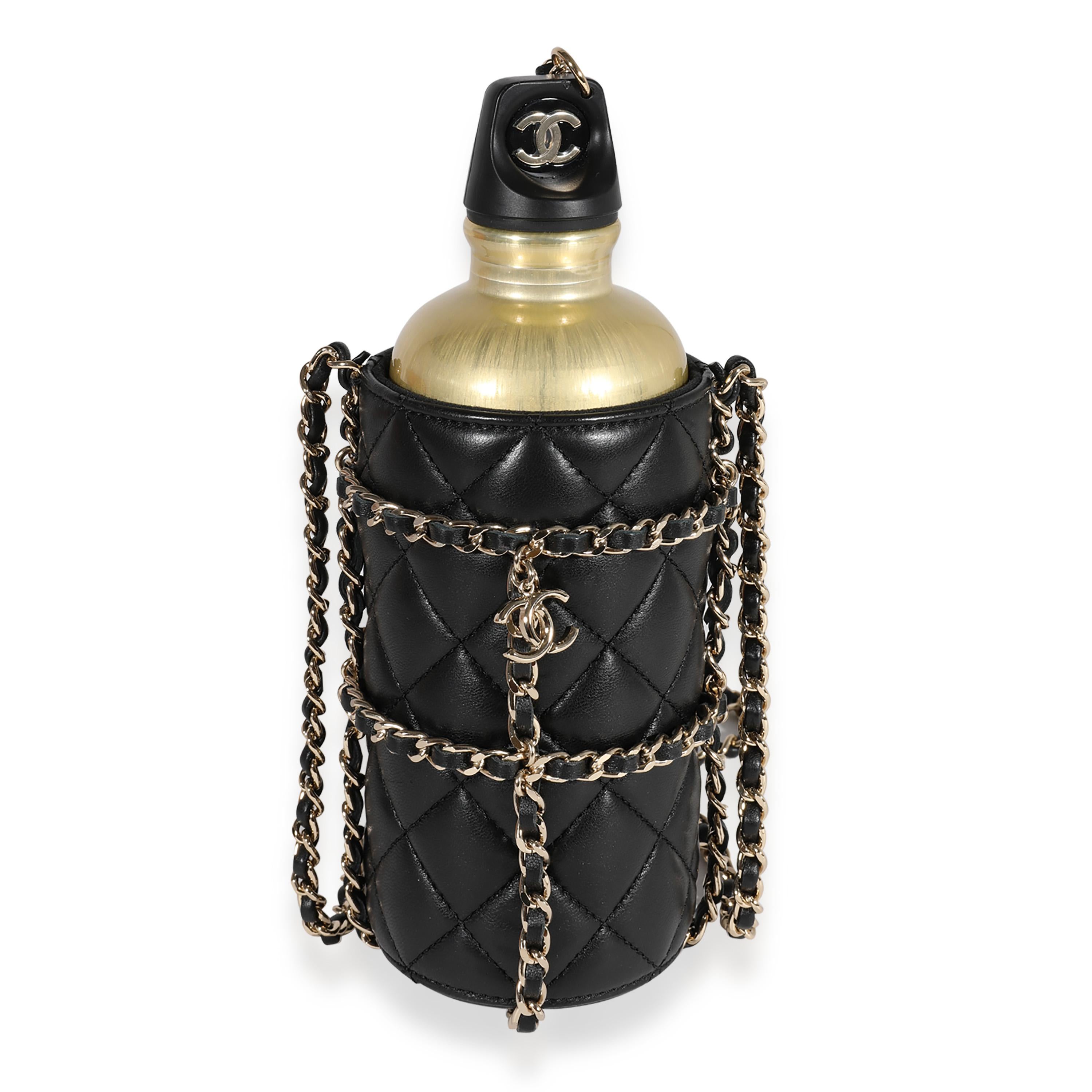 Noir Chanel - Porte-bouteille d'eau en métal doré et cuir d'agneau matelassé noir en vente
